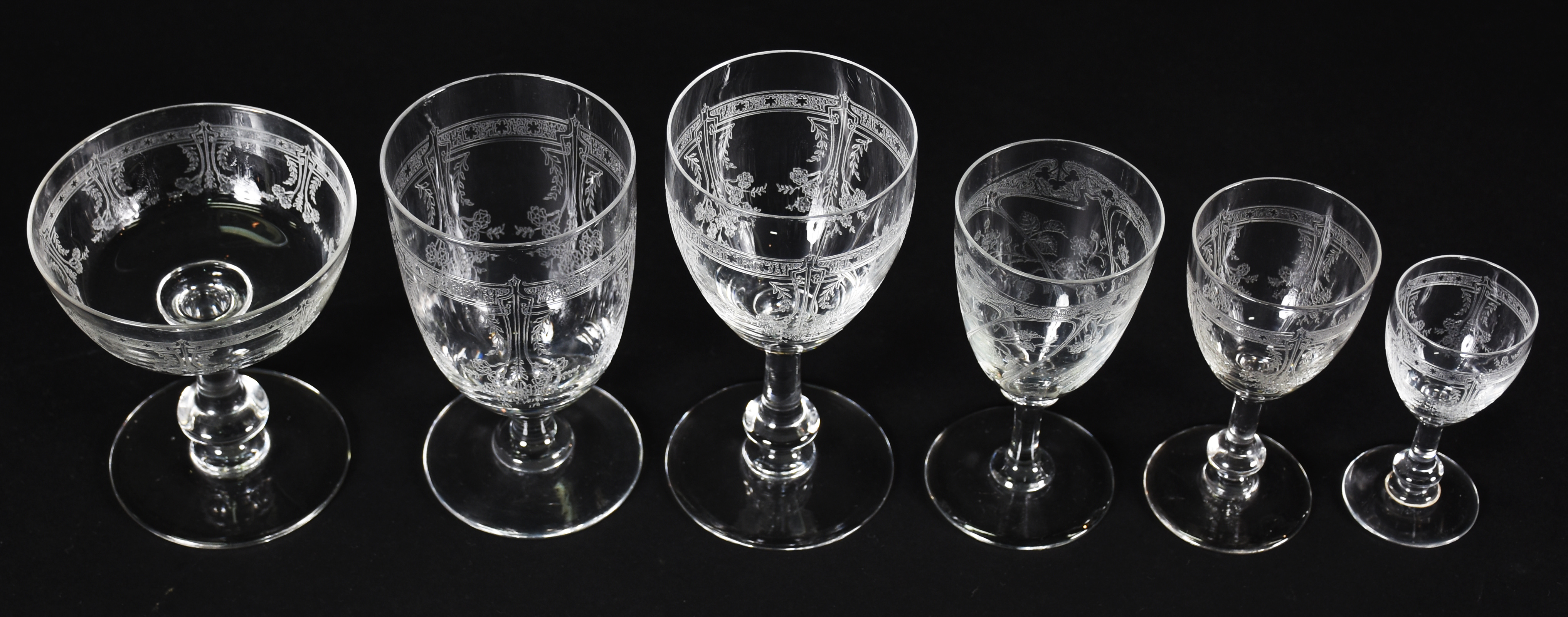 Serviço de cristal SAINT LOUIS lavrado, composto de 5 taças para... - foto 2 de 3
