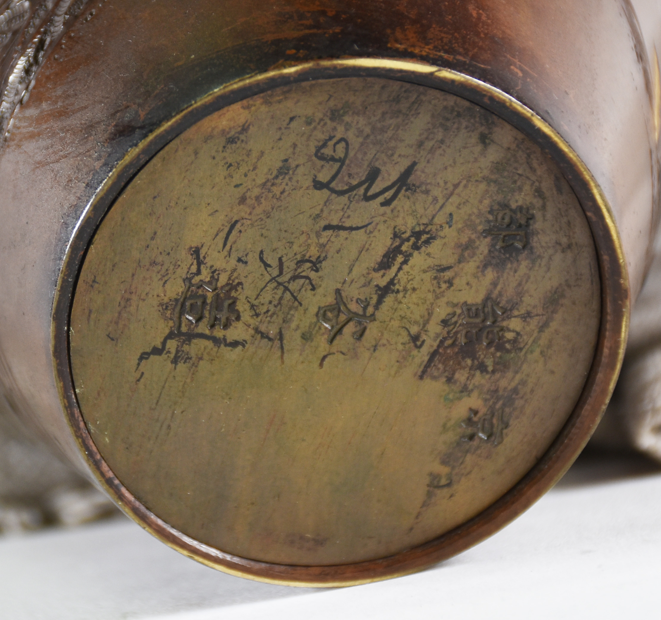 Vaso de bronze chinês assinado . - foto 3 de 3
