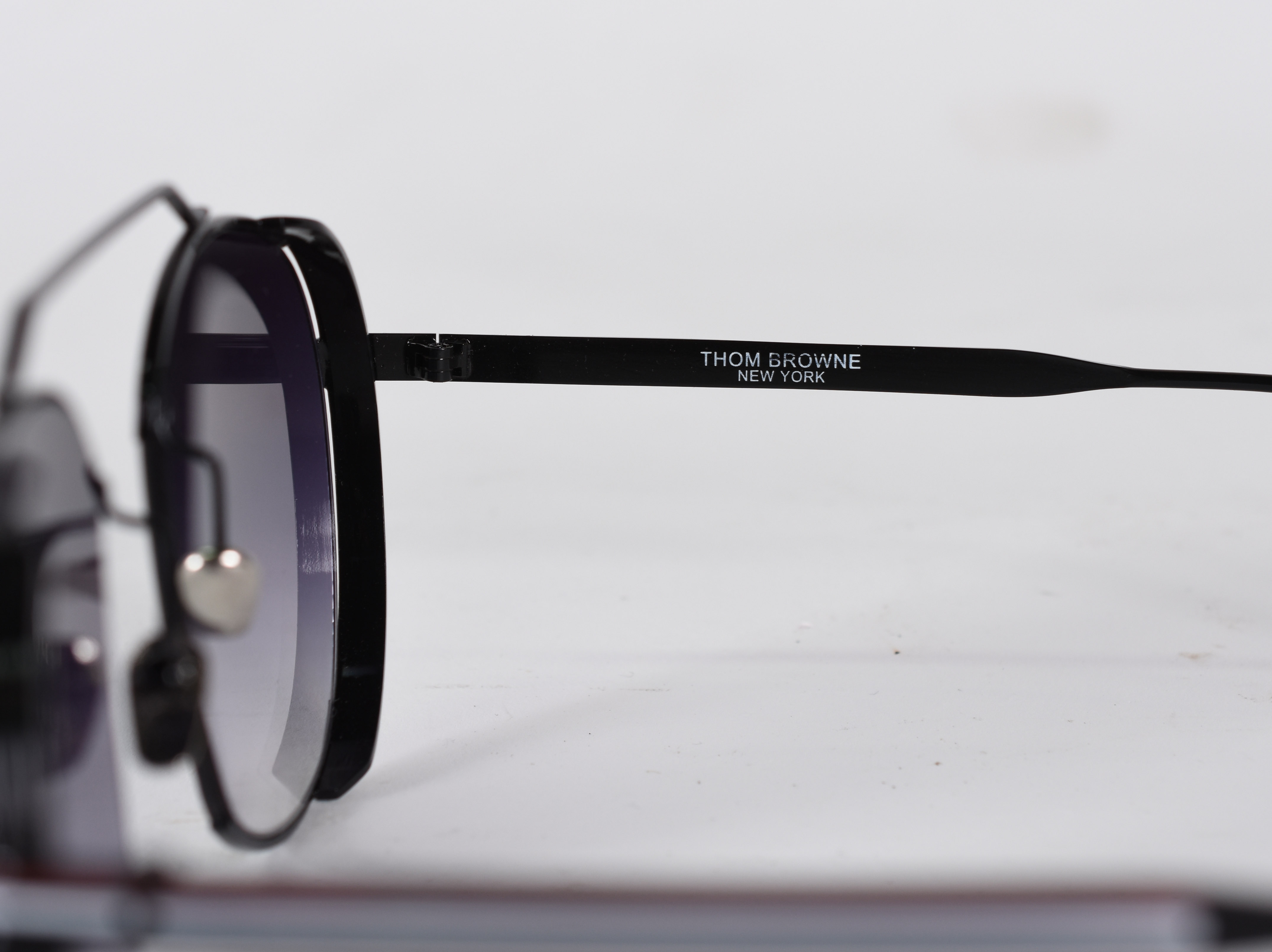 Óculos de sol Thom Browne - foto 3 de 3