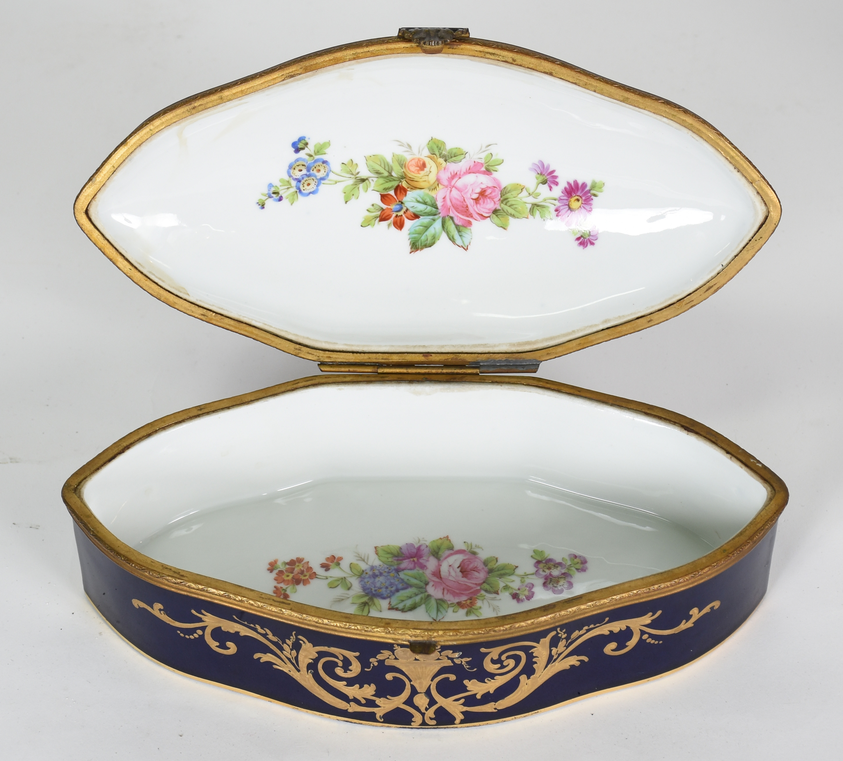 Caixa de porcelana Francesa CHATEAU de TUILLERIES , azul cobalto com... - foto 4 de 7