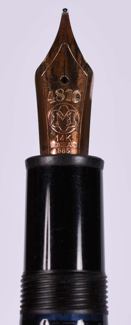 MONTBLANC - Caneta tinteiro na cor preta, ponteira de ouro 14 k. - foto 5 de 5