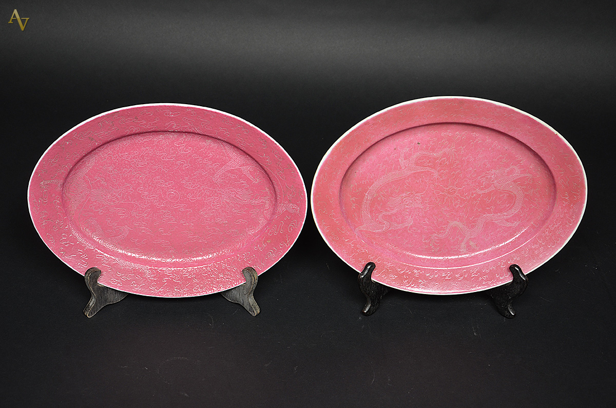 Par de travessas de porcelana oriental na cor rosa decoradas com...