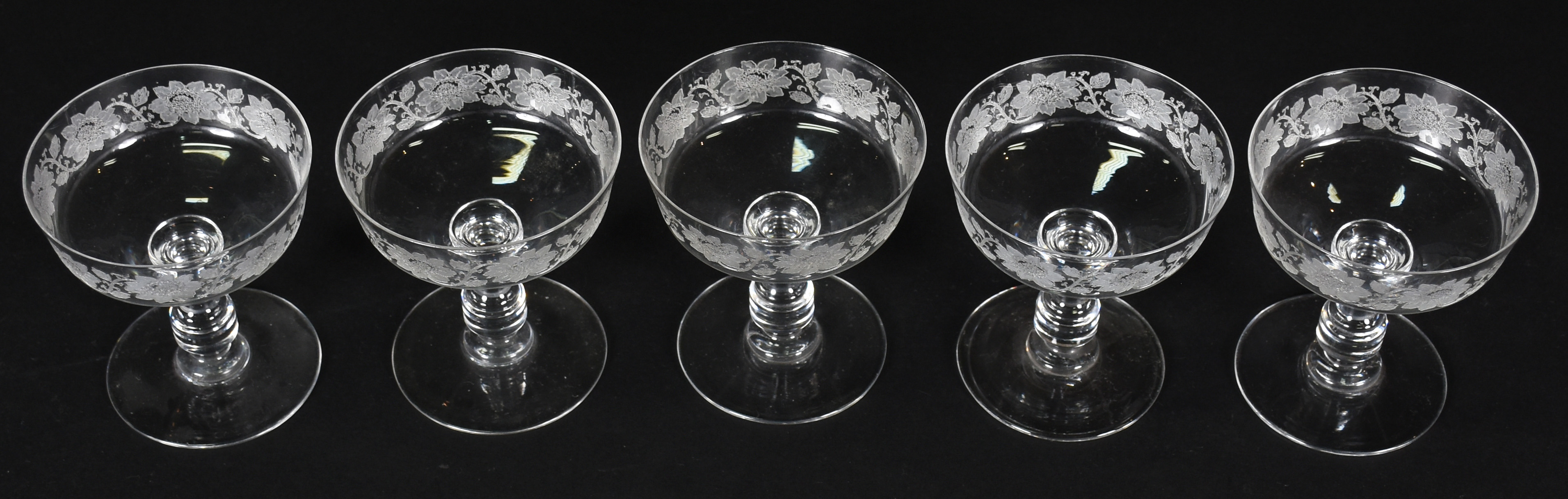 Dez taças de champagne de cristal com flores lavradas - foto 1 de 2