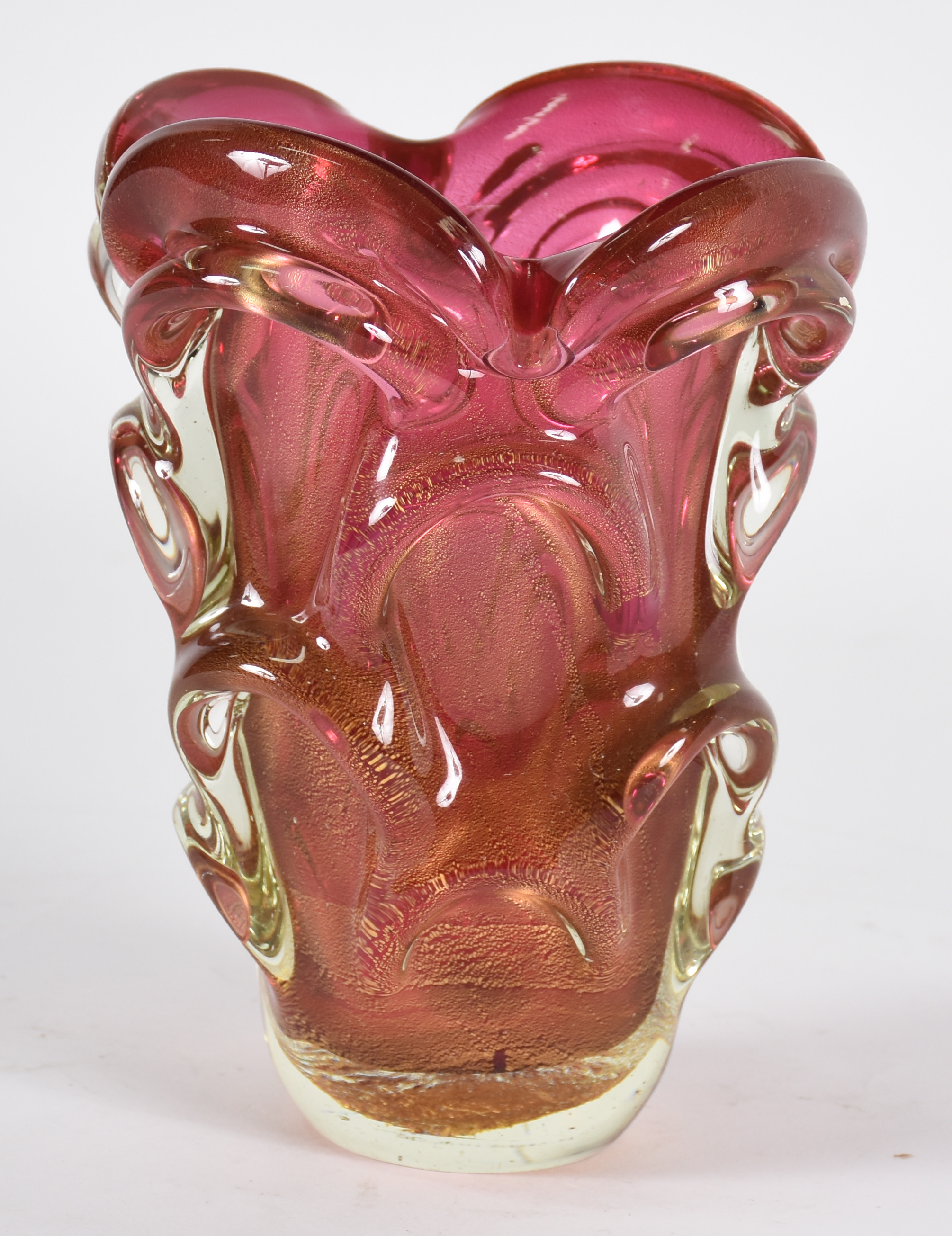 Vaso de Murano na cor cereja com pó de ouro. - foto 2 de 3