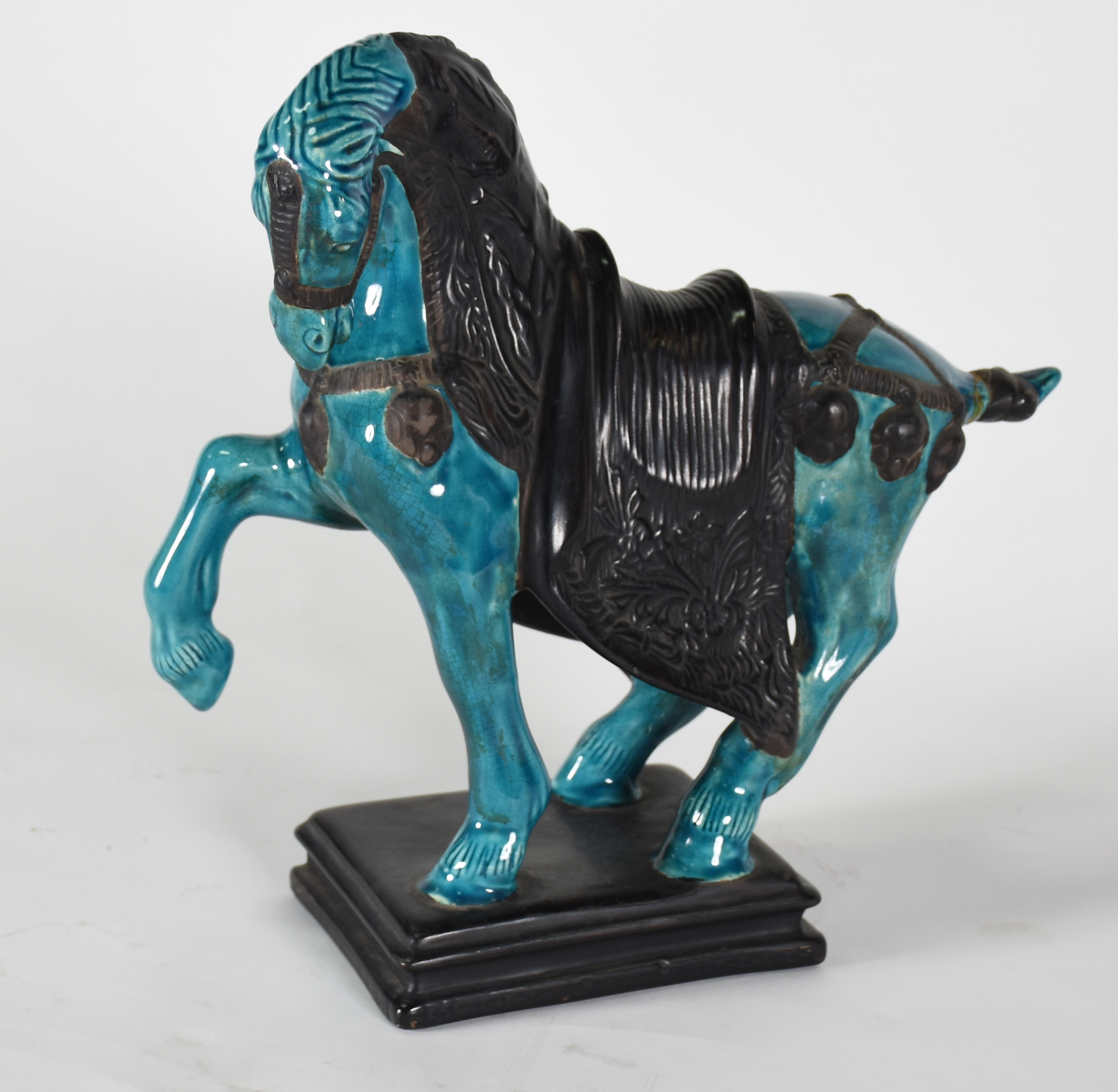 Estatueta de porcelana oriental na cor azul representando Cavalo (... - foto 1 de 5