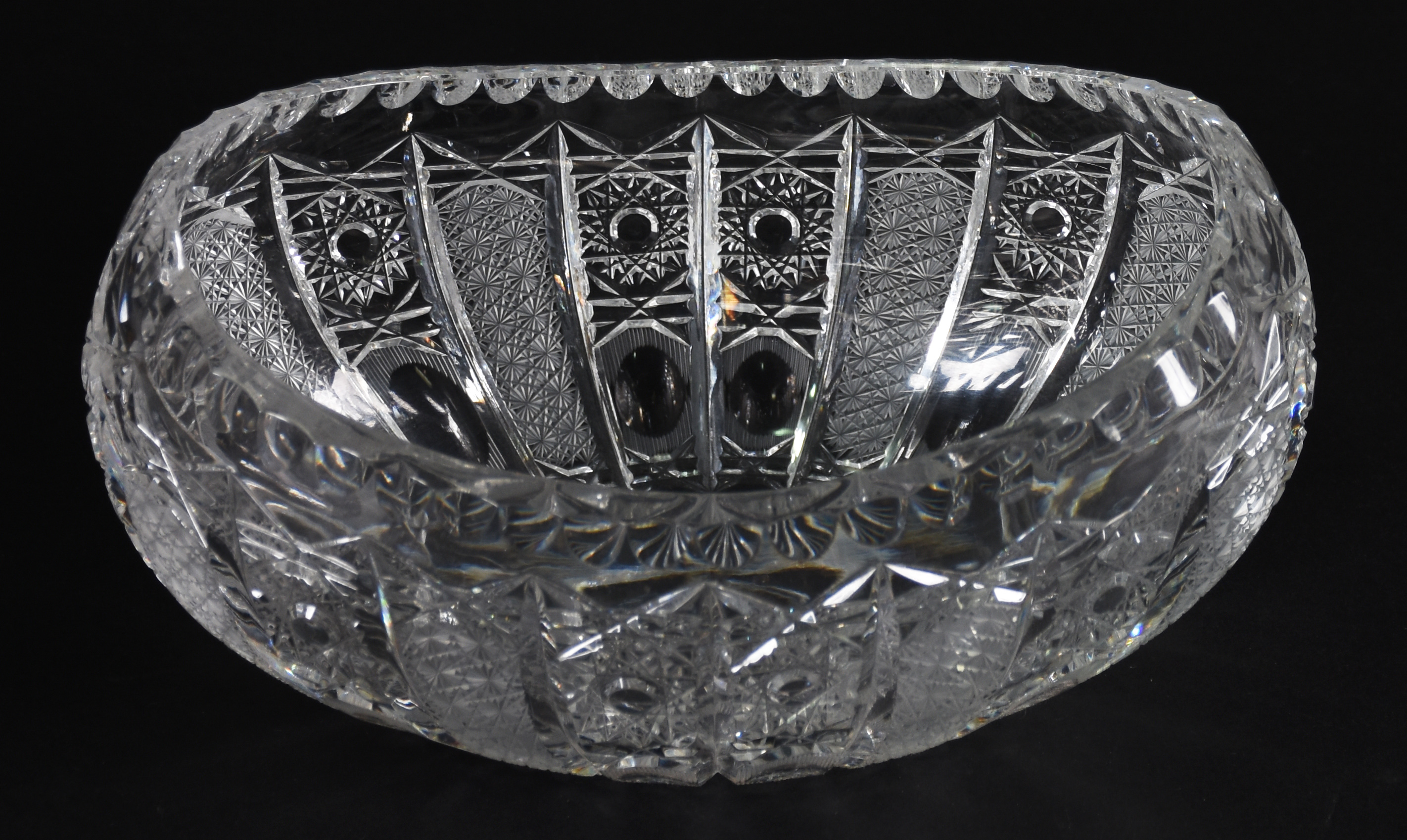 Fruteira na forma de gôndola de cristal tcheco lapidado. - foto 2 de 3