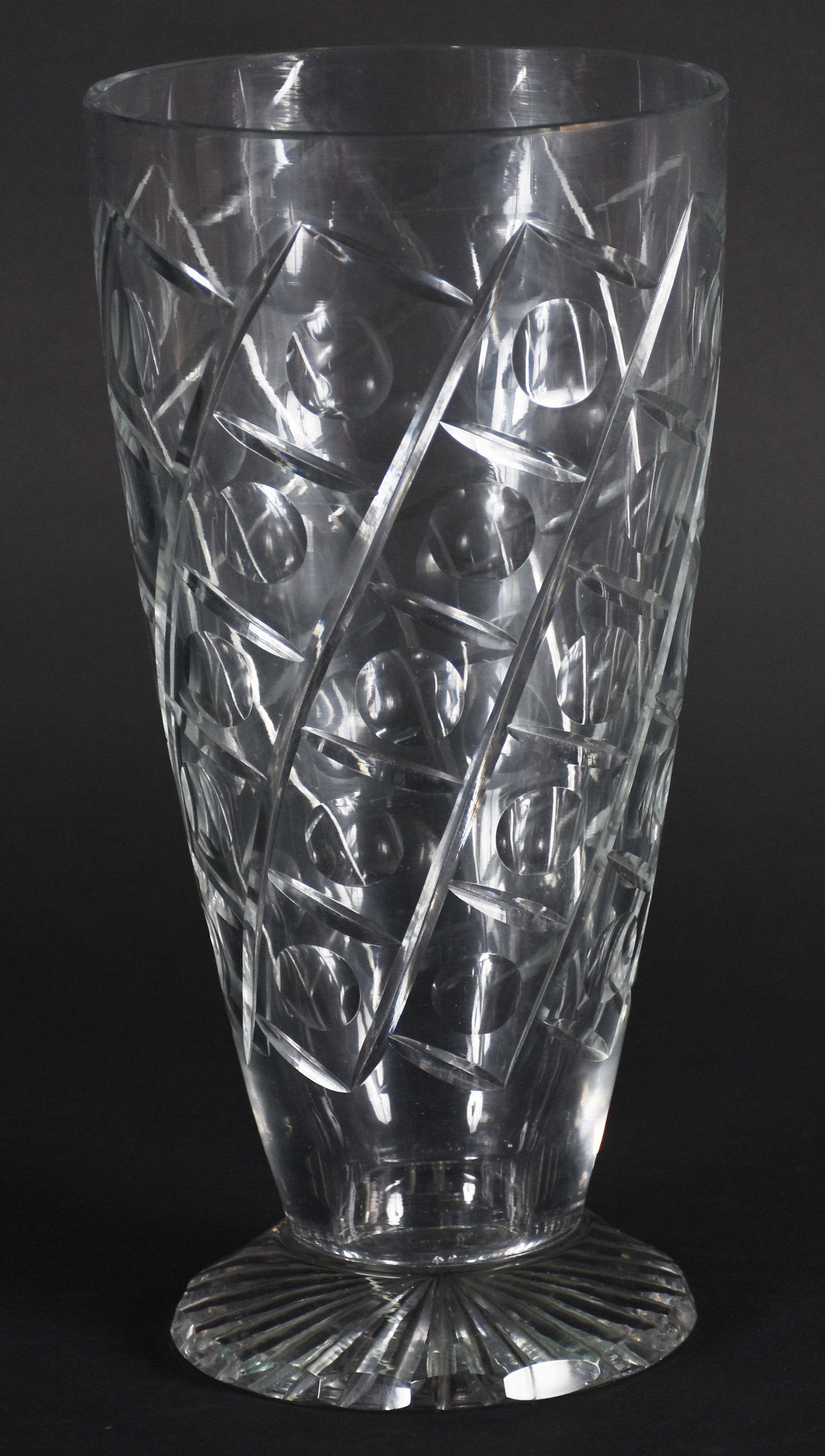 Vaso de cristal tcheco lapidado. - foto 1 de 3