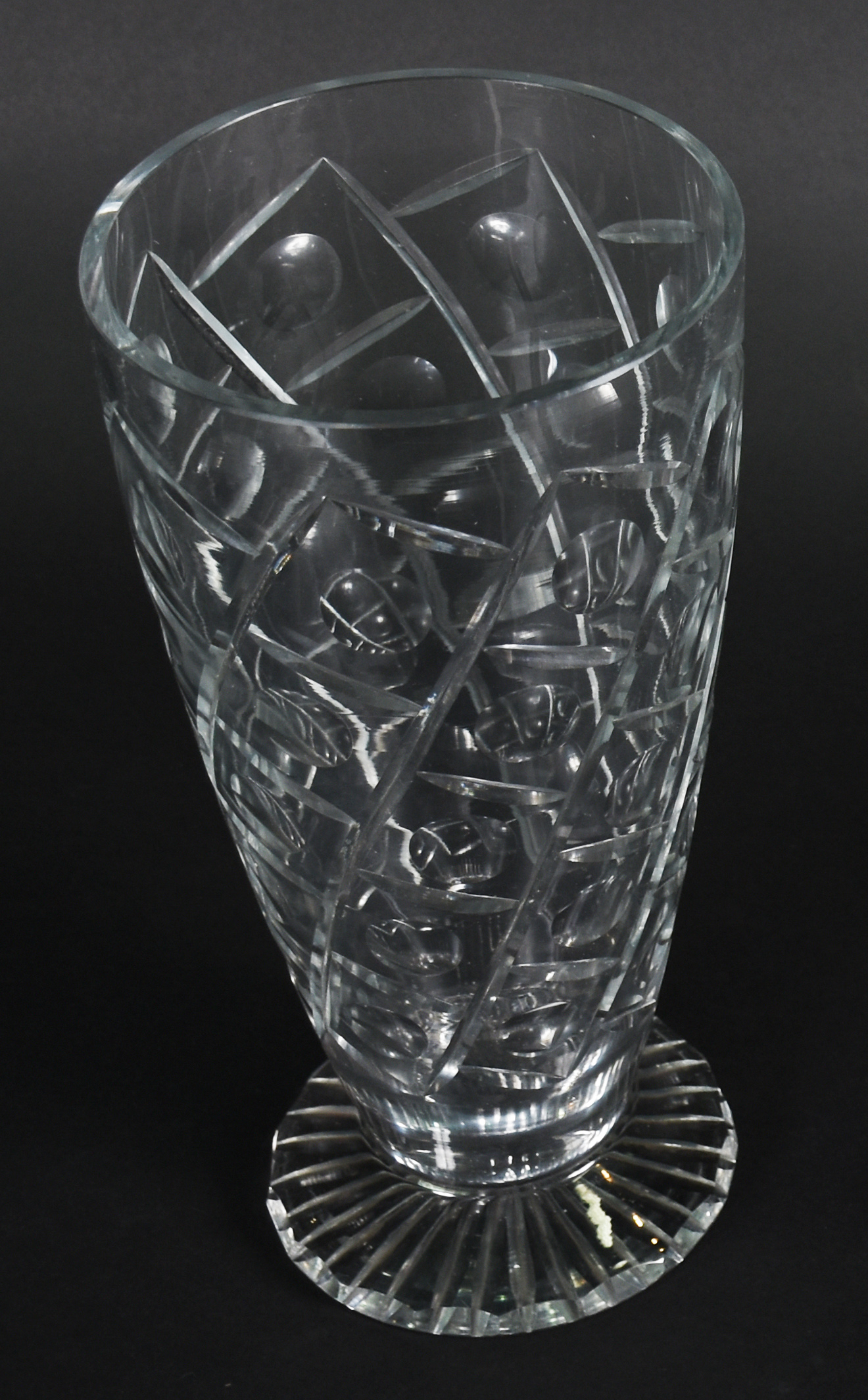Vaso de cristal tcheco lapidado. - foto 2 de 3