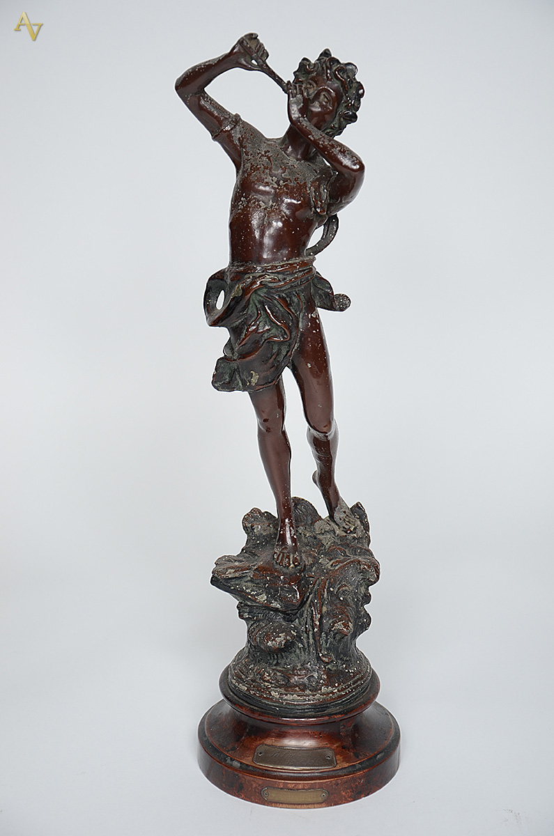 Estatueta de petit bronze representando "La Musique". Base de... - foto 1 de 4