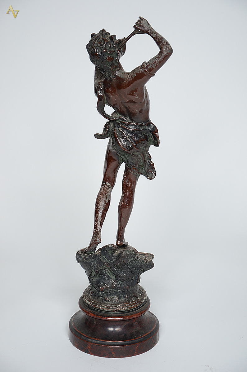 Estatueta de petit bronze representando "La Musique". Base de... - foto 2 de 4