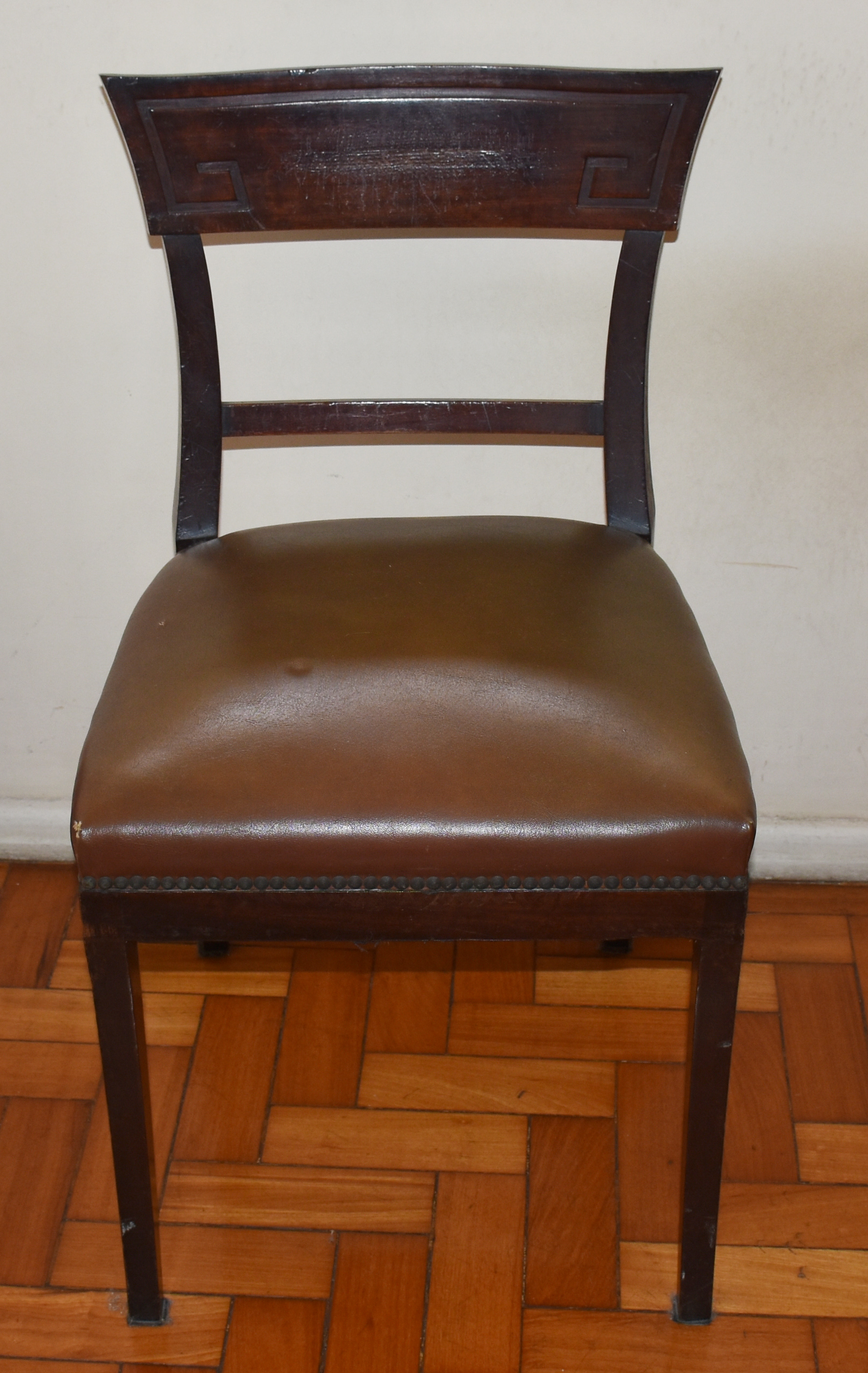 Escrivaninha de madeira nobre com 5 gavetas , acompanha cadeira... - foto 2 de 4