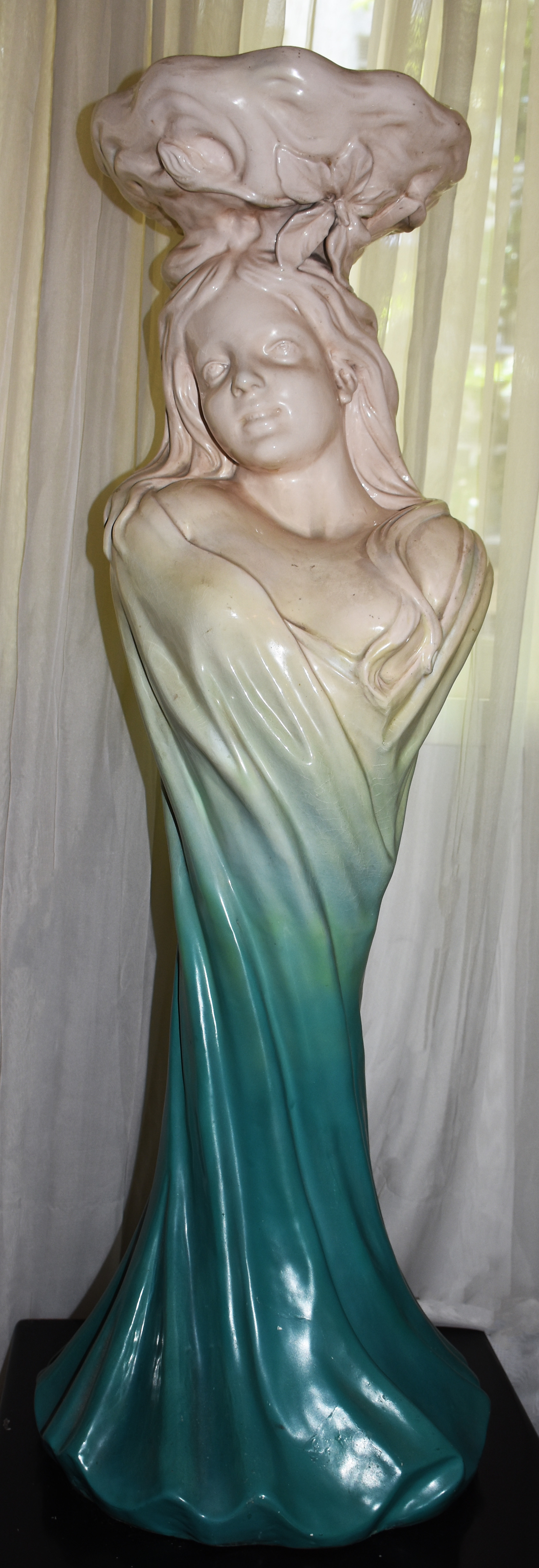 Estátua pedestal de faiança Art Nouveau policromada , circa de 1900... - foto 2 de 5