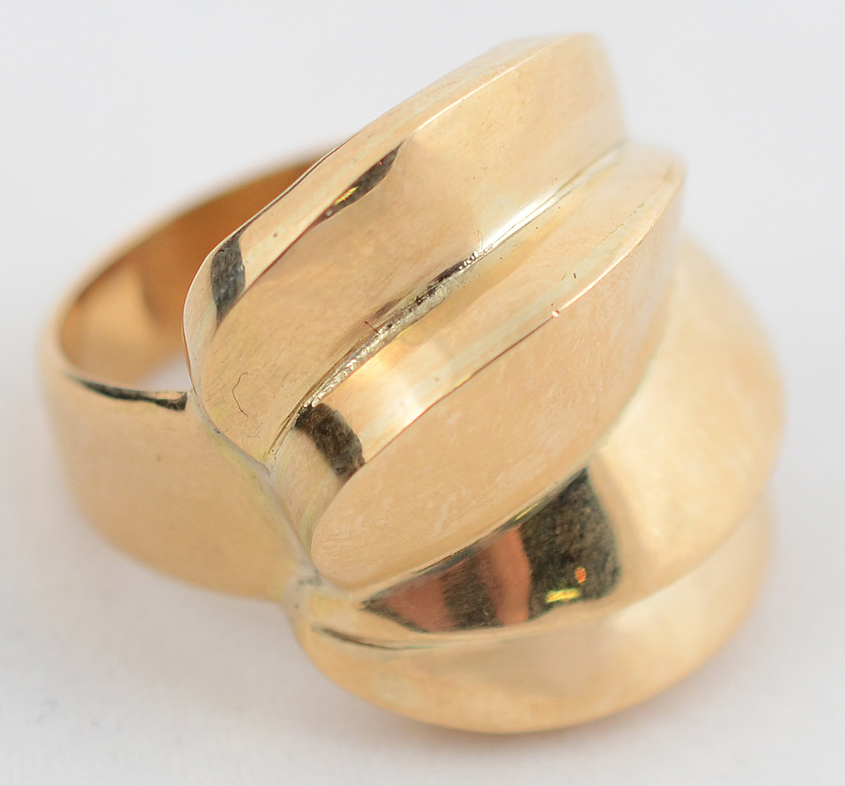 Anel moderno de ouro 18 k. Peso total 12,2 g - Aro 20. - foto 1 de 2