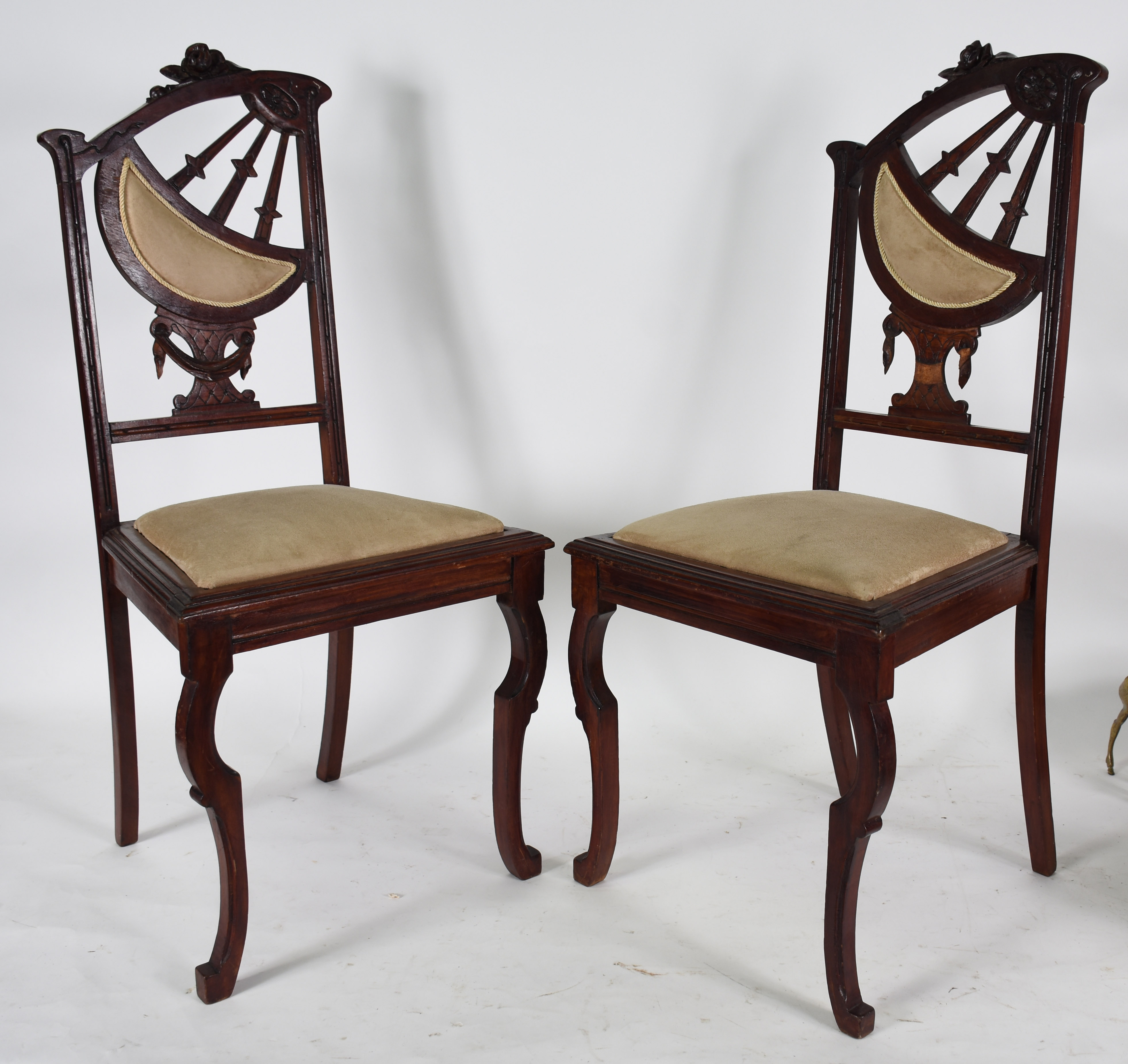 Par de cadeiras de madeira nobre, Art Nouveau, assentos estofados e... - foto 1 de 5