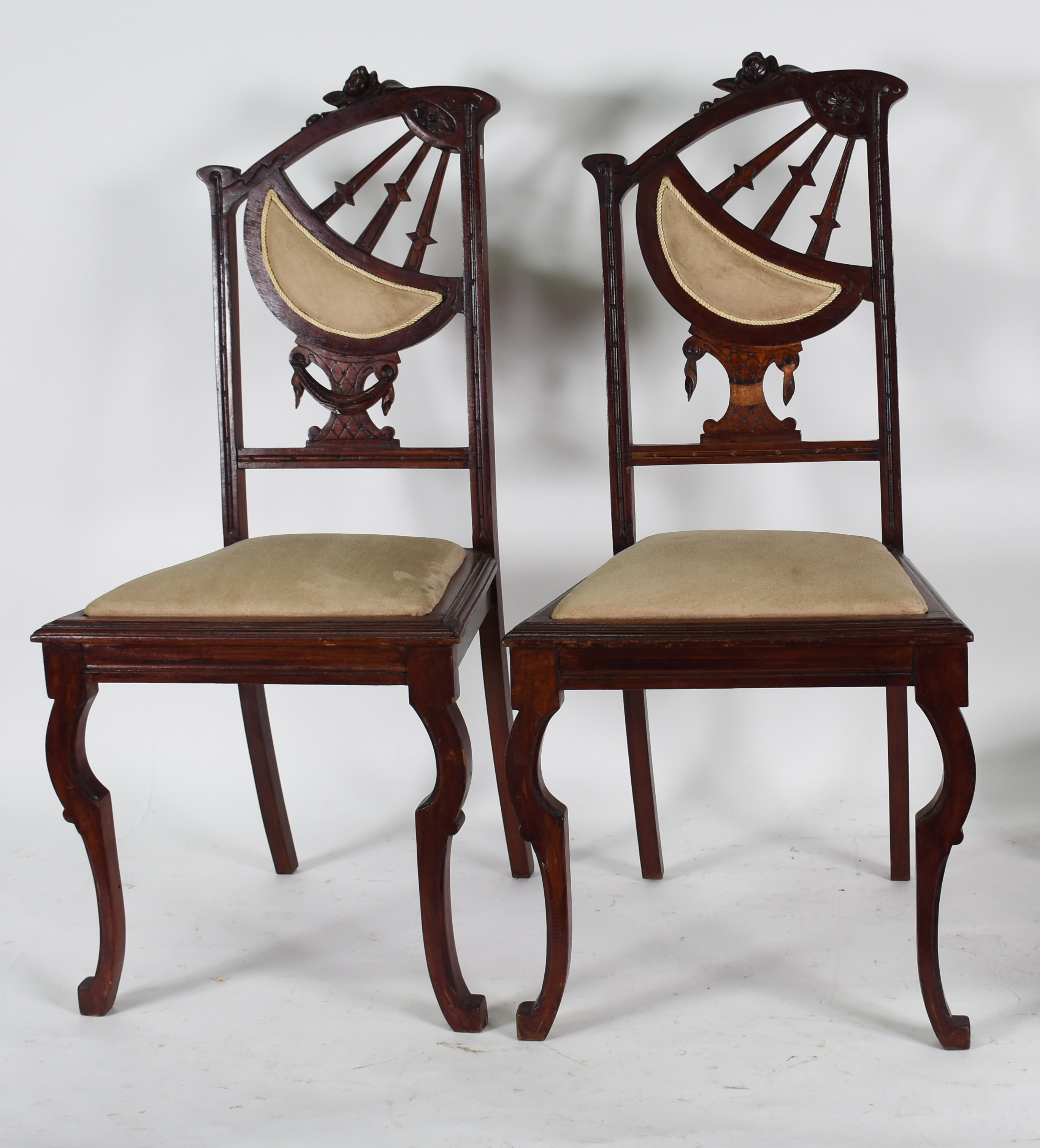 Par de cadeiras de madeira nobre, Art Nouveau, assentos estofados e... - foto 2 de 5