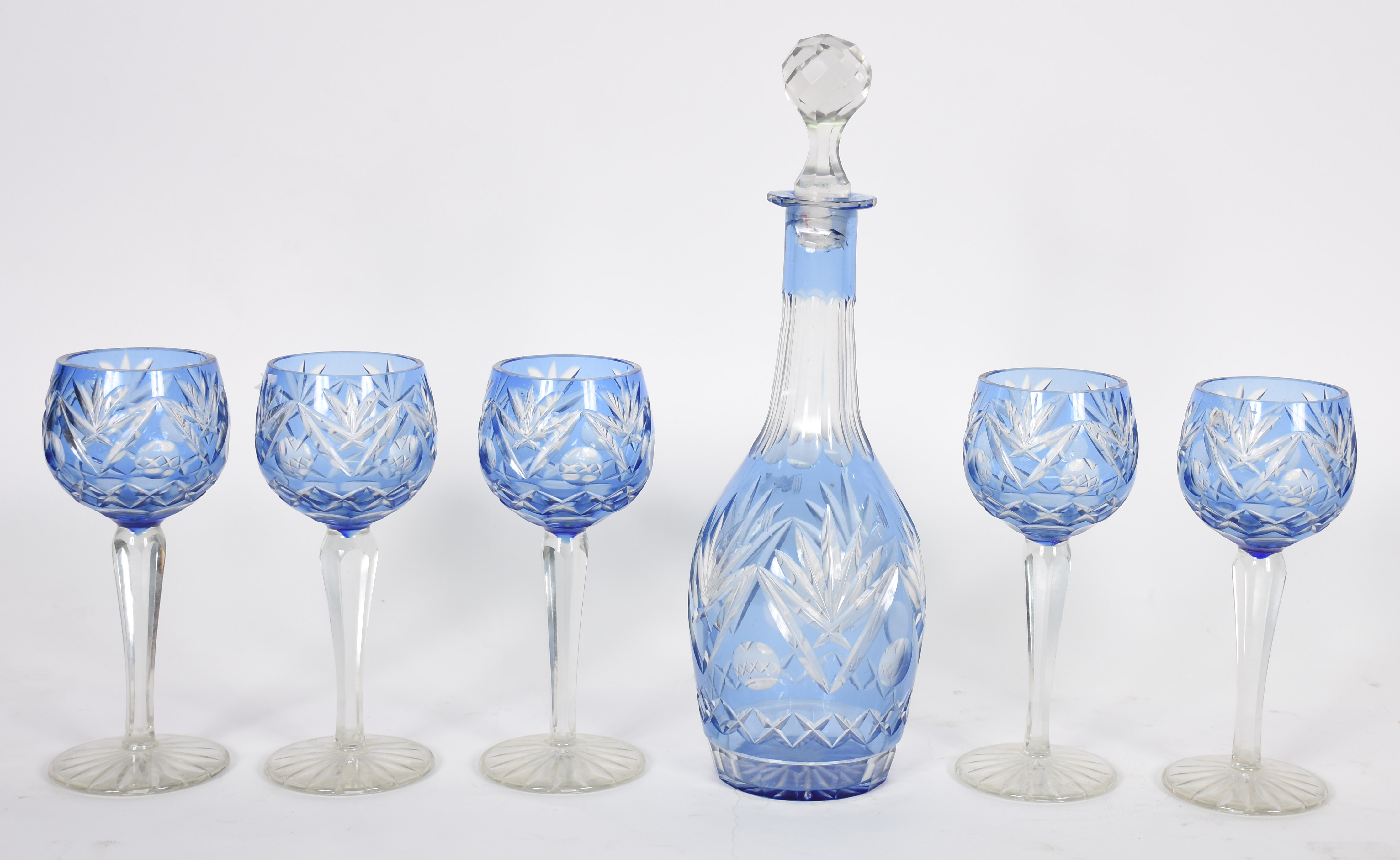 Garrafa com 5 cálices de pé alto em cristal doublé azul lapidado (... - foto 1 de 4