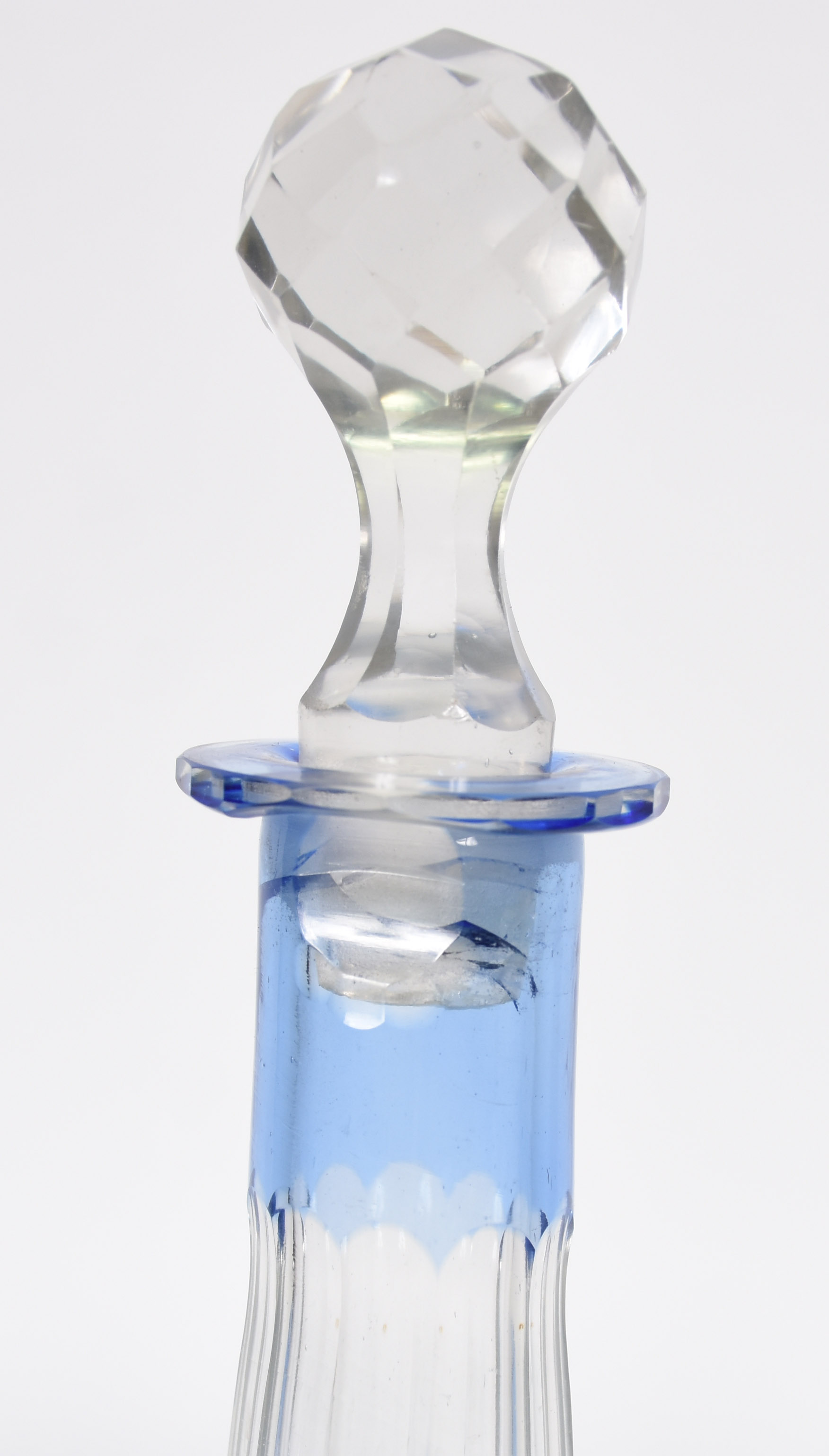Garrafa com 5 cálices de pé alto em cristal doublé azul lapidado (... - foto 3 de 4