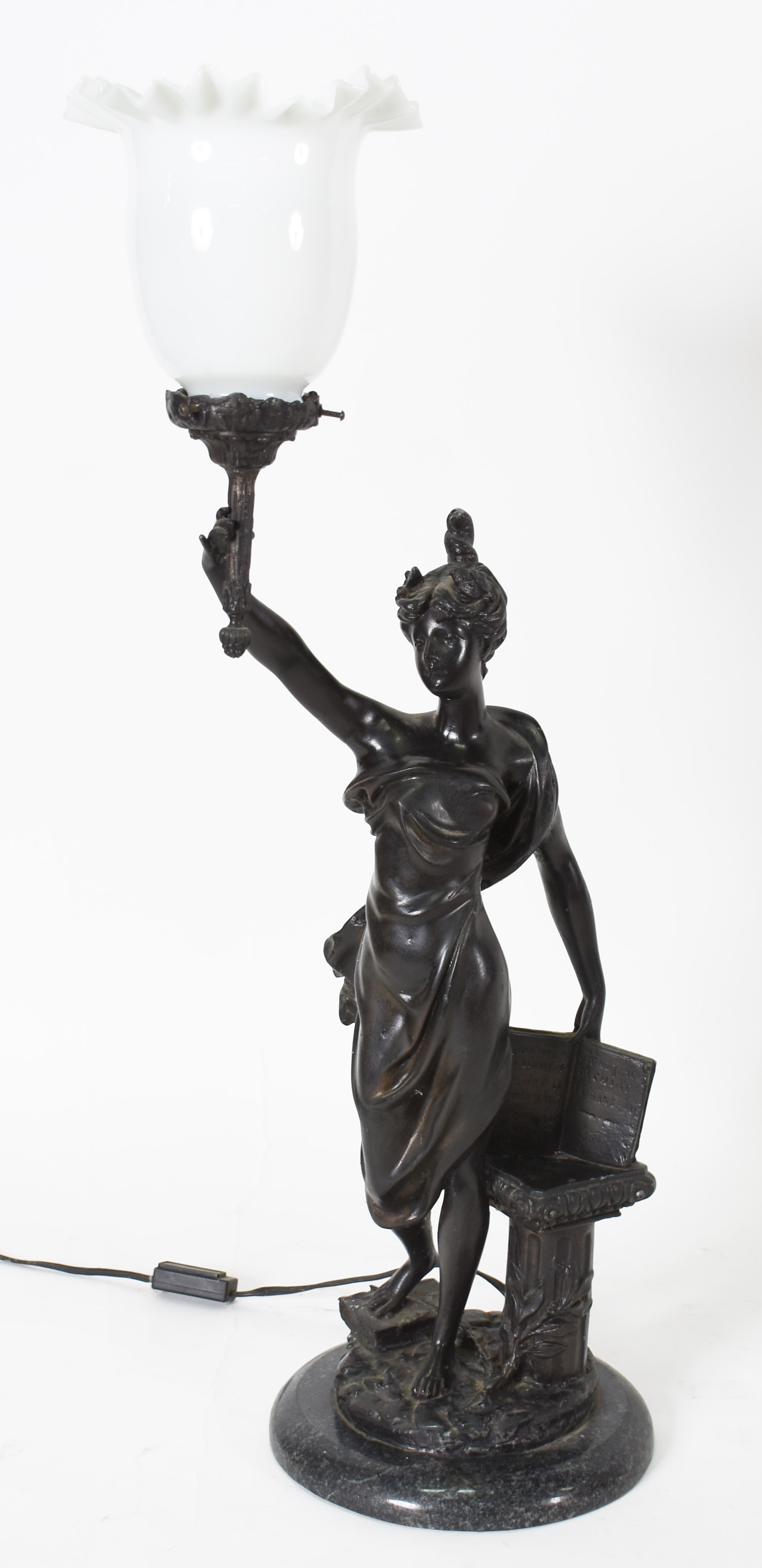 Luminária de Petit bronze representando figura feminina com livro e... - foto 1 de 5