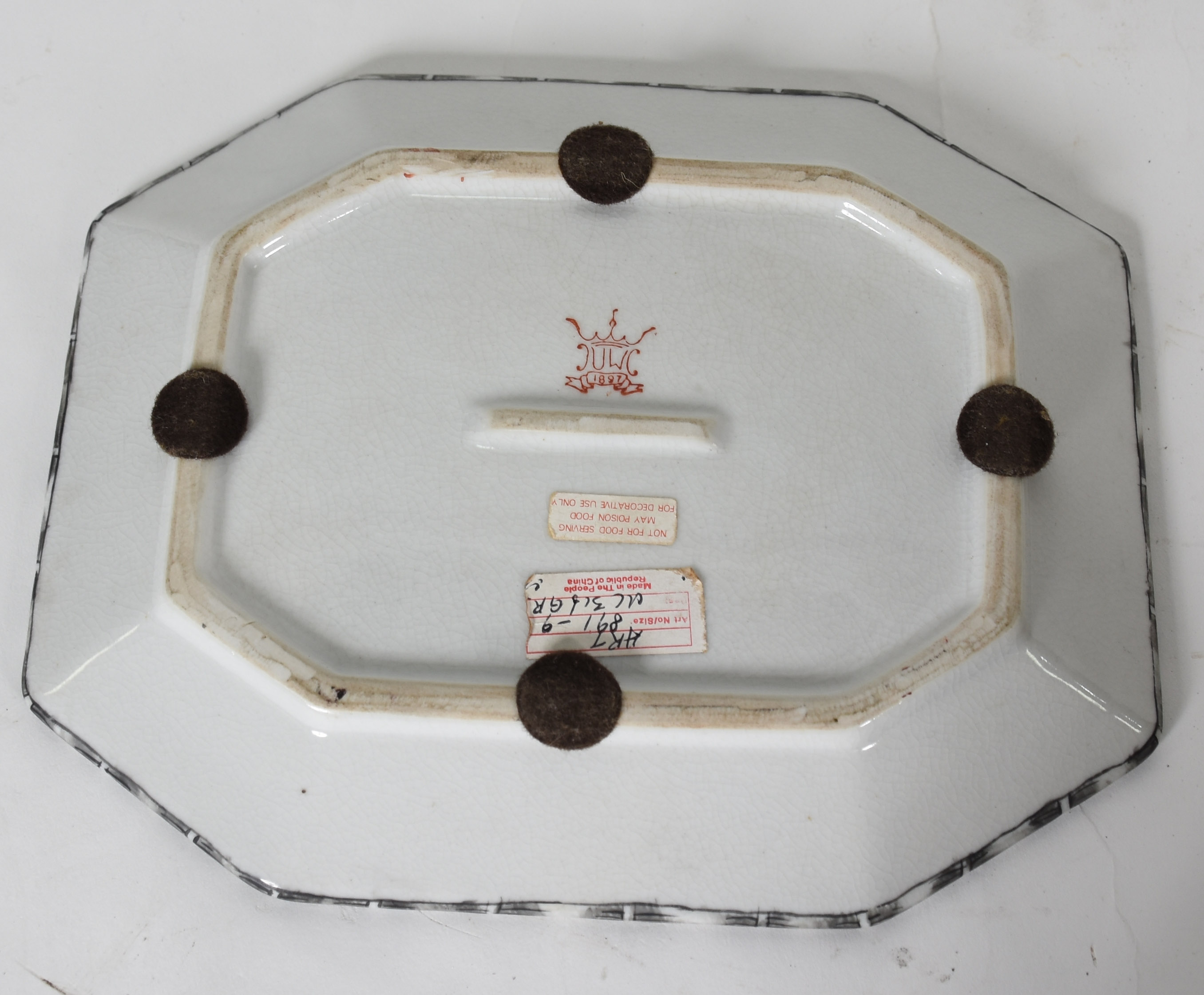 Duas peças de porcelana oriental preto e branca , sendo , caixa com... - foto 5 de 5