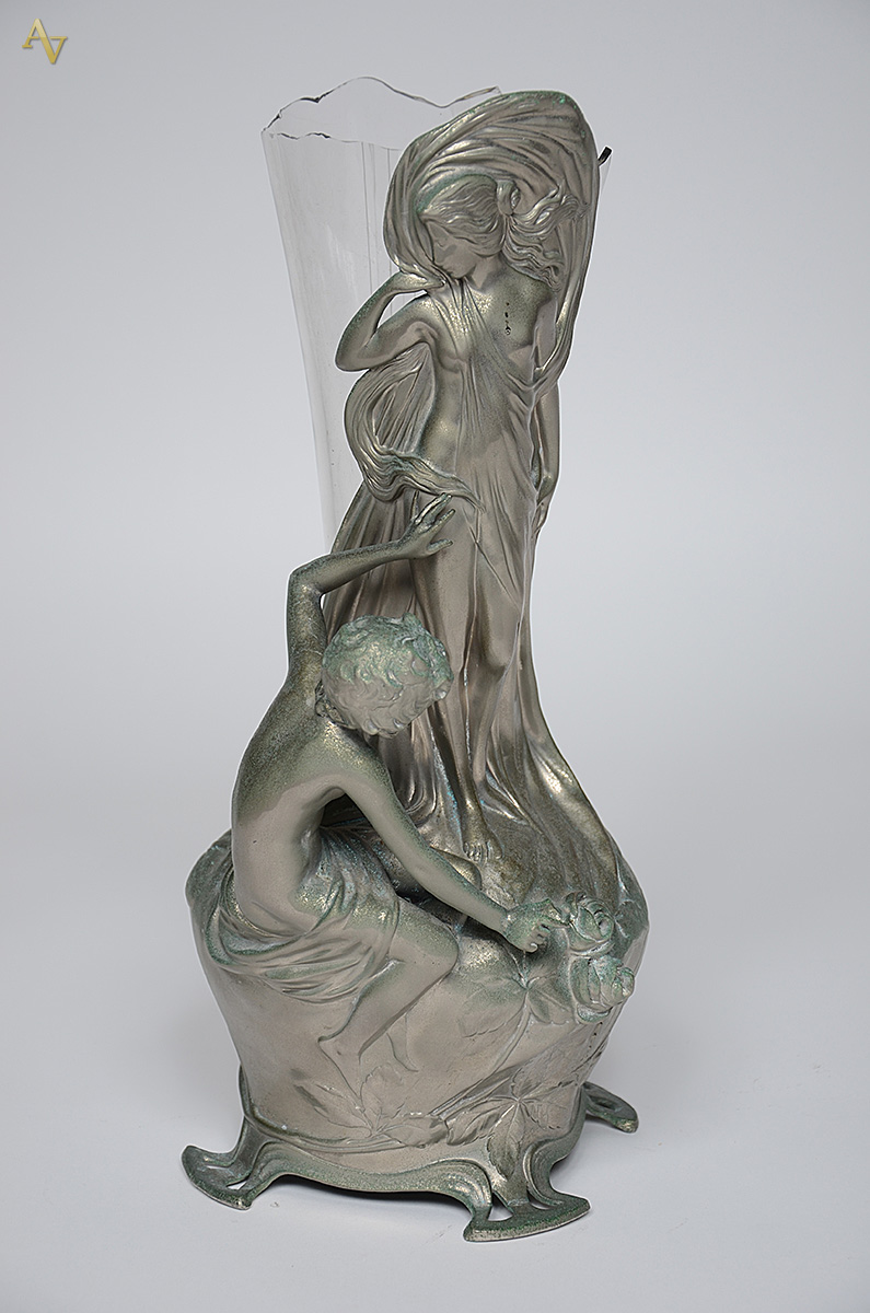 WMF - Jarro em metal alemão, ART NOUVEAU, com figuras em relevo... - foto 2 de 3