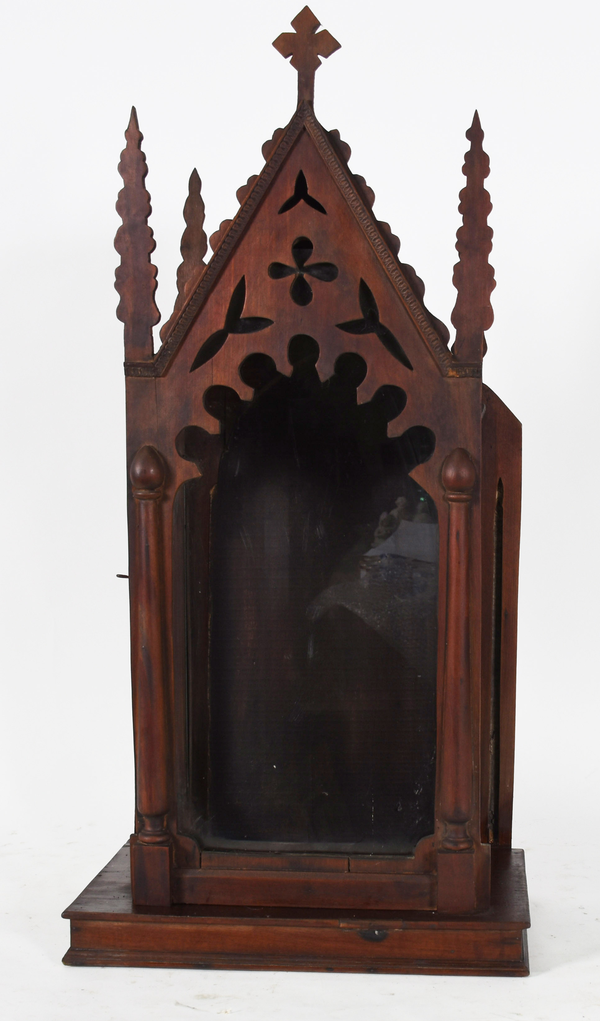 Oratório de madeira nobre, estilo neo gotico, porta de vidro. - foto 1 de 4