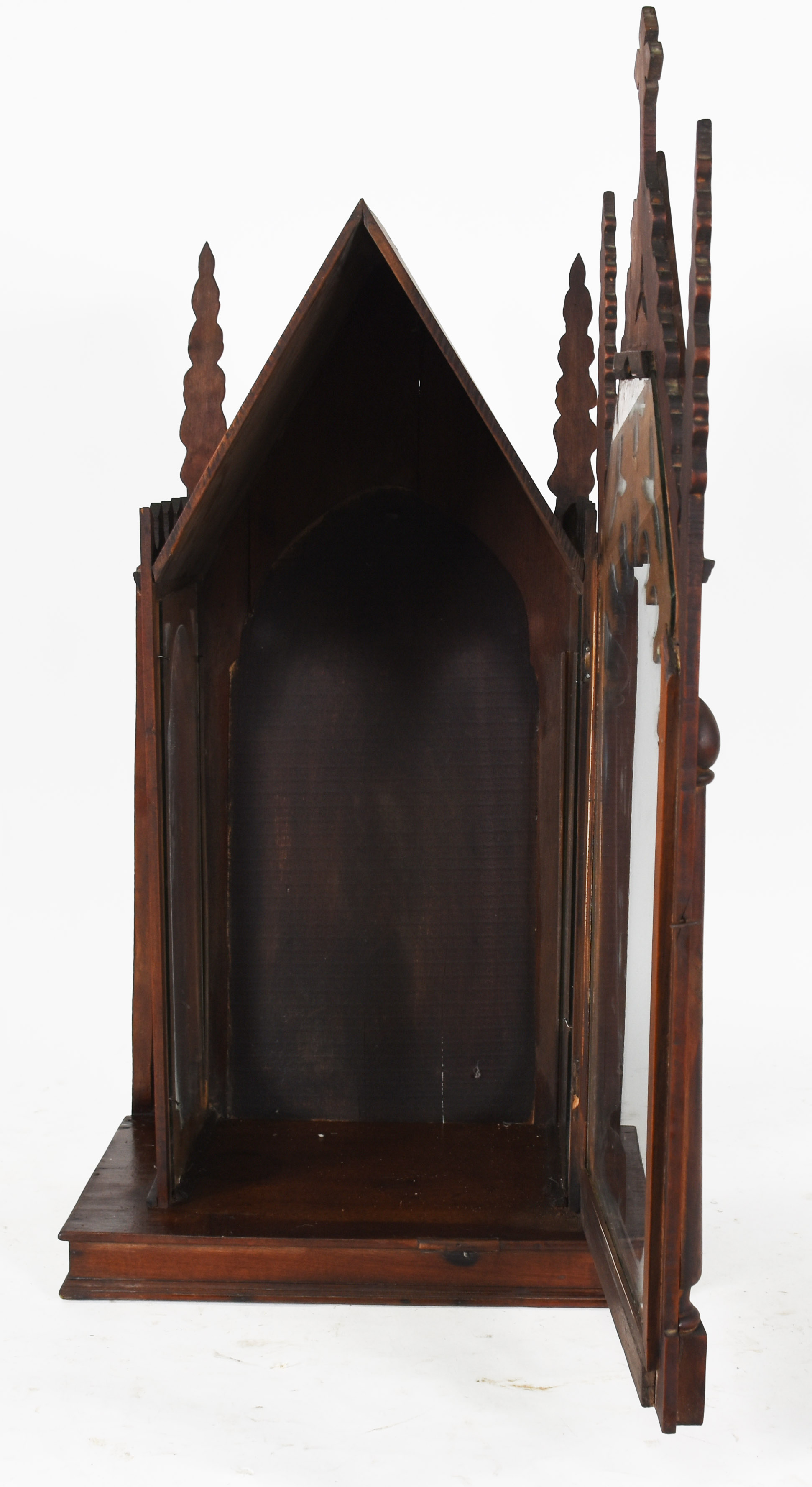 Oratório de madeira nobre, estilo neo gotico, porta de vidro. - foto 2 de 4