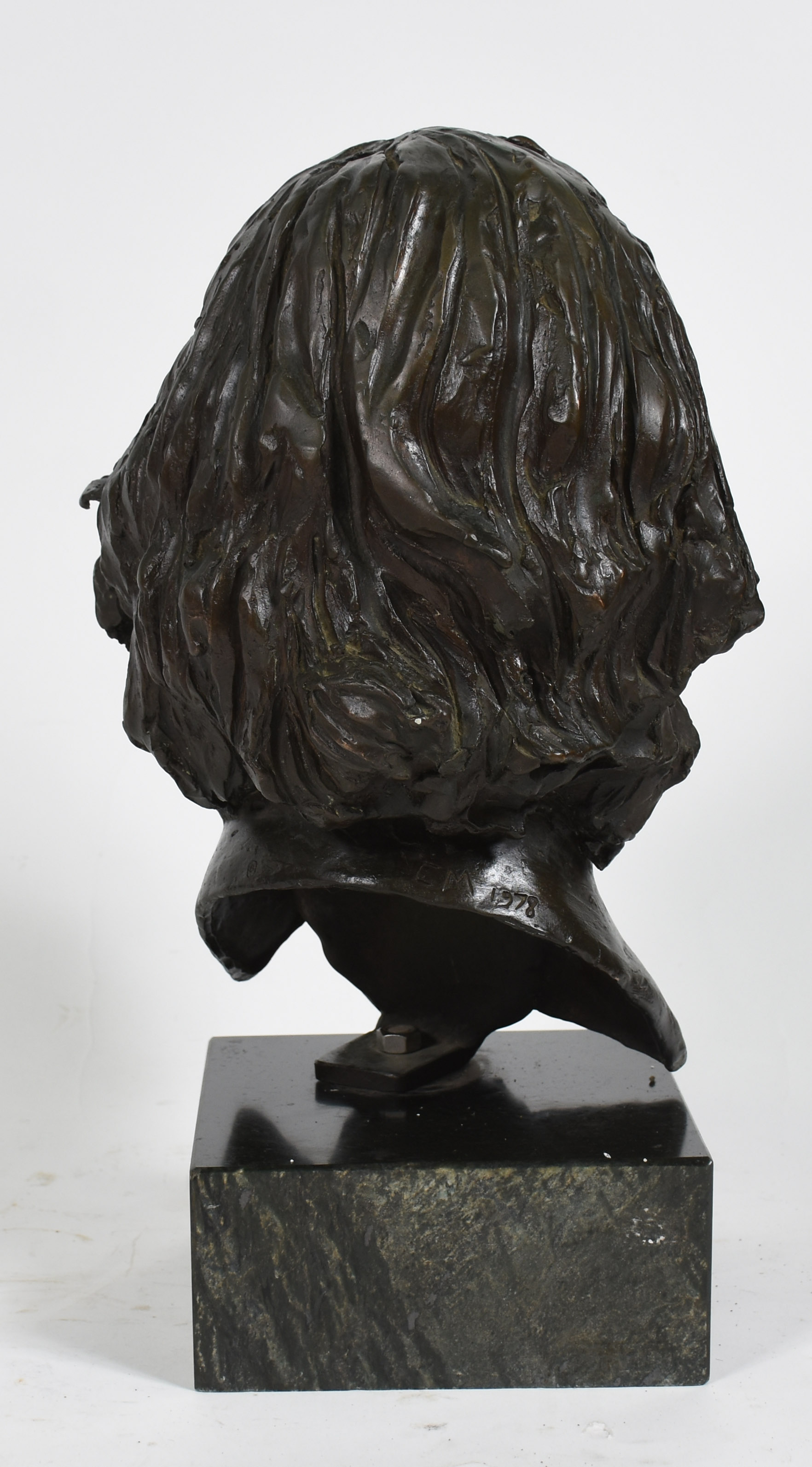 Busto masculino de bronze , assinado C.M. 1978. - foto 3 de 4
