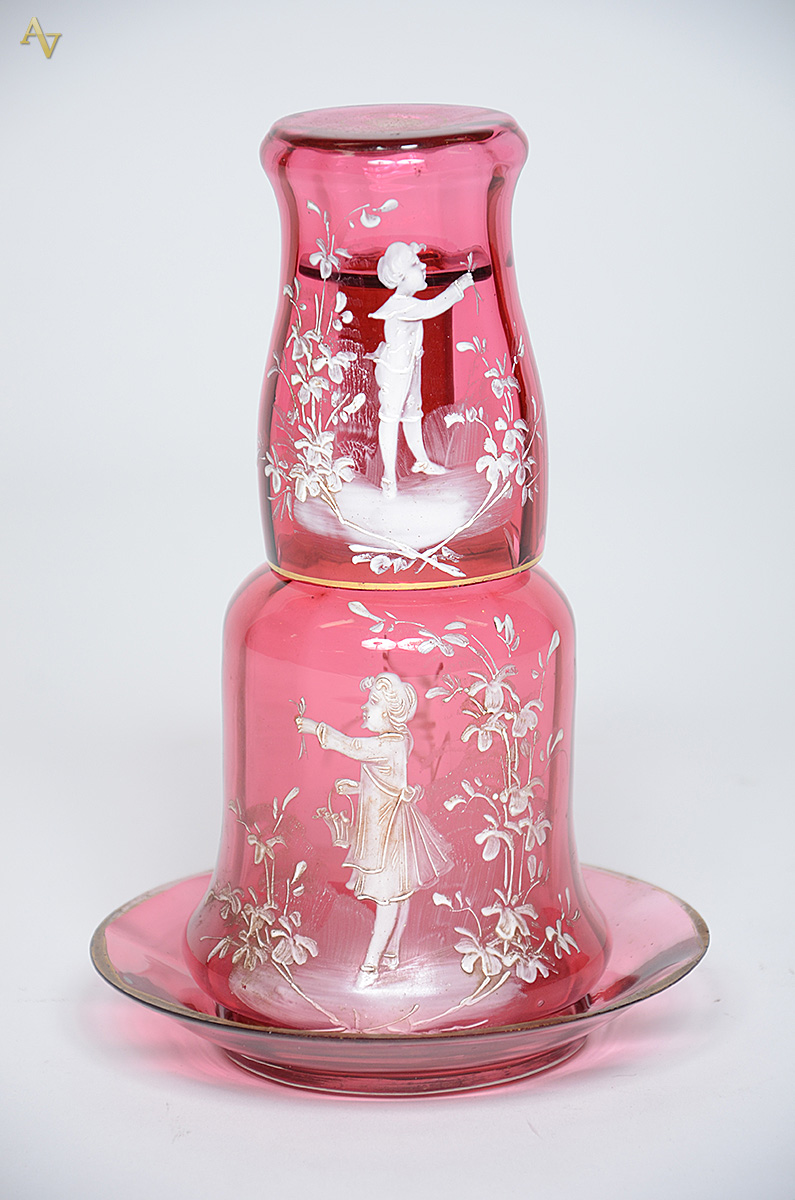 MARY GREGORY - Verre d'eau de vidro americano na cor rubi com... - foto 1 de 3