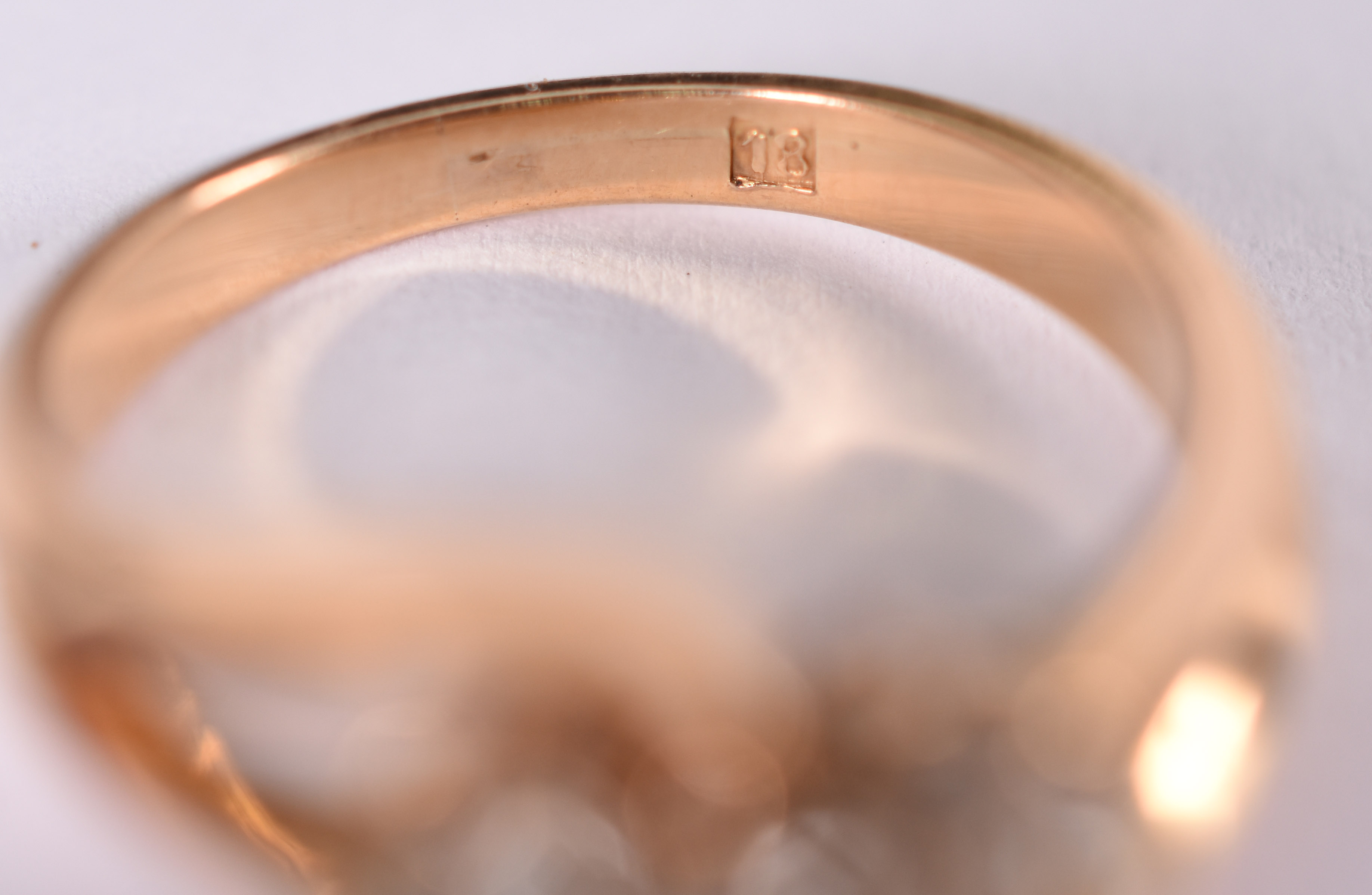 Antigo anel de ouro amarelo , aproximadamente 0,3 ct de brilhante de... - foto 4 de 4