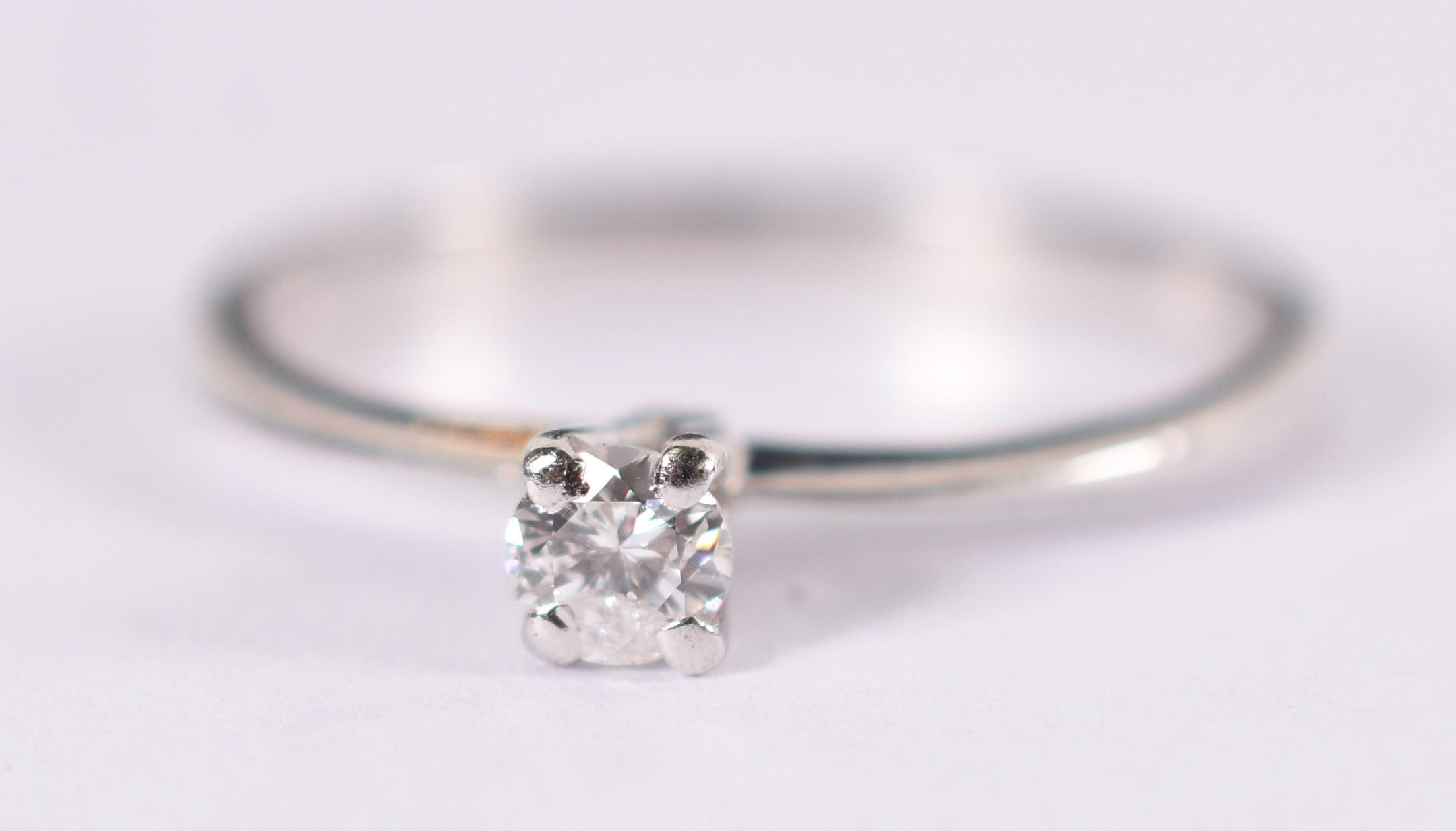 Anel solitário de ouro branco com 1 brilhante de aproximadamente 0,20... - foto 1 de 3