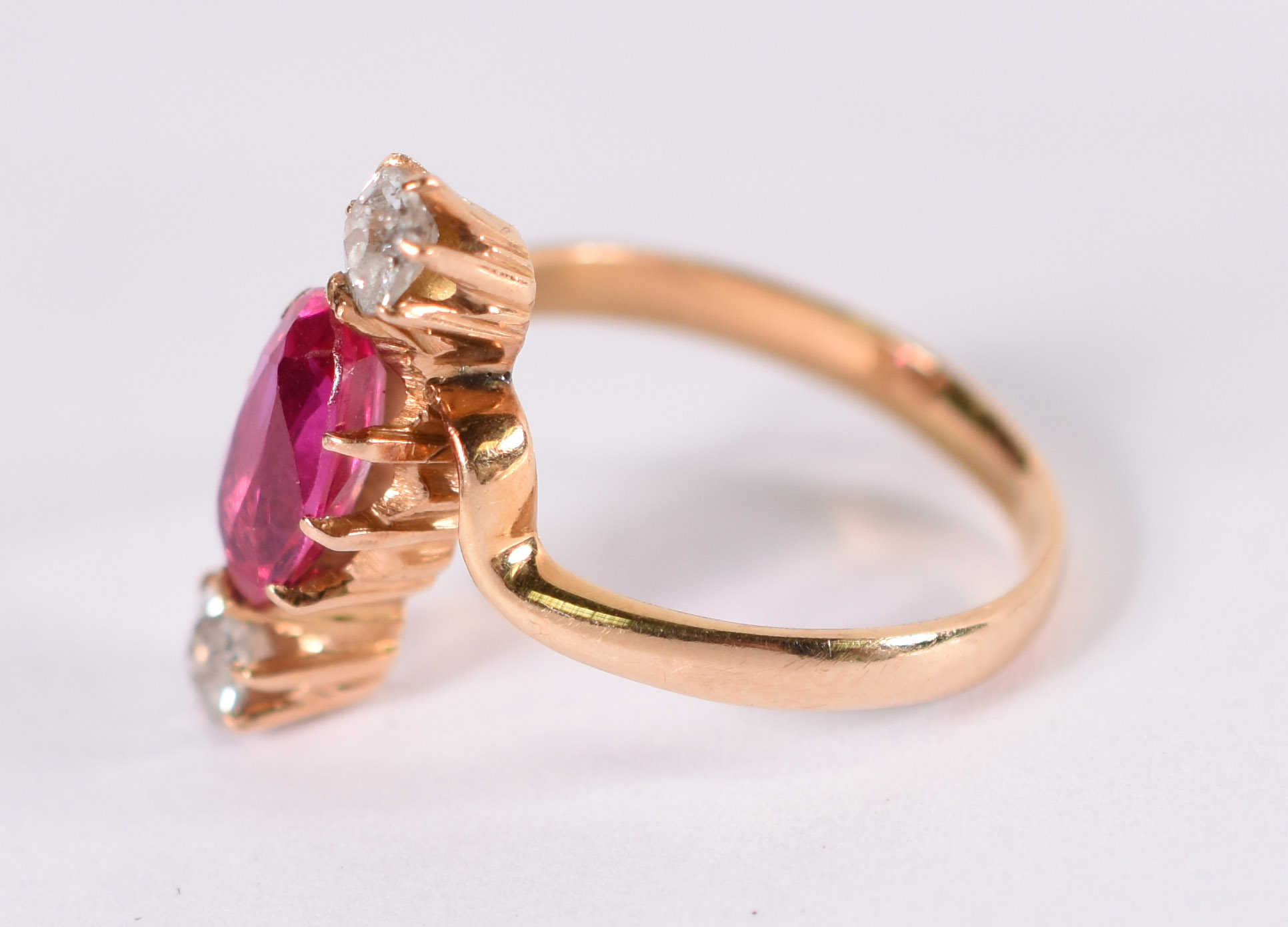 Antigo anel de ouro amarelo com 2 brilhantes de 0,15 ct cada . pedra... - foto 3 de 4