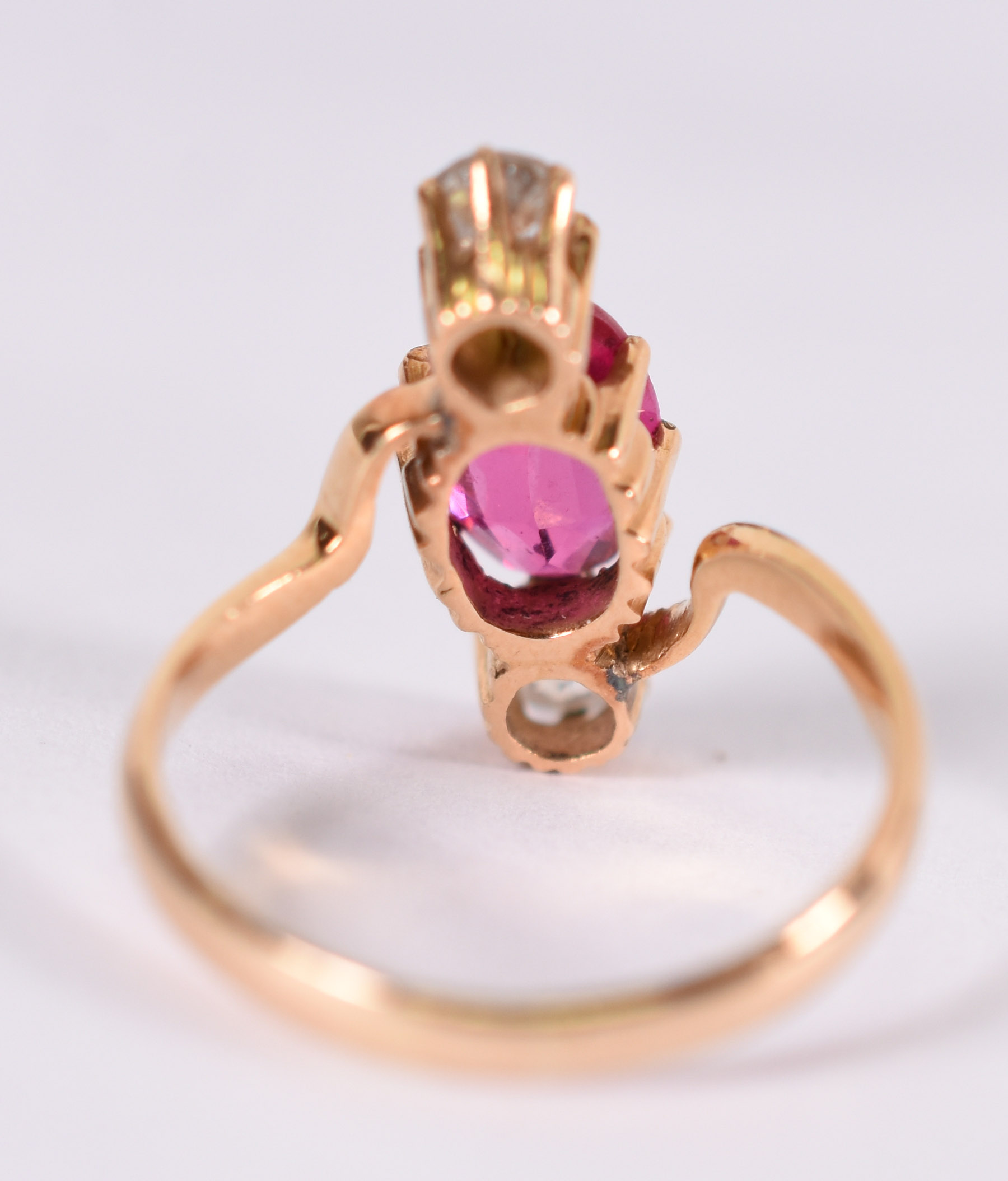 Antigo anel de ouro amarelo com 2 brilhantes de 0,15 ct cada . pedra... - foto 4 de 4