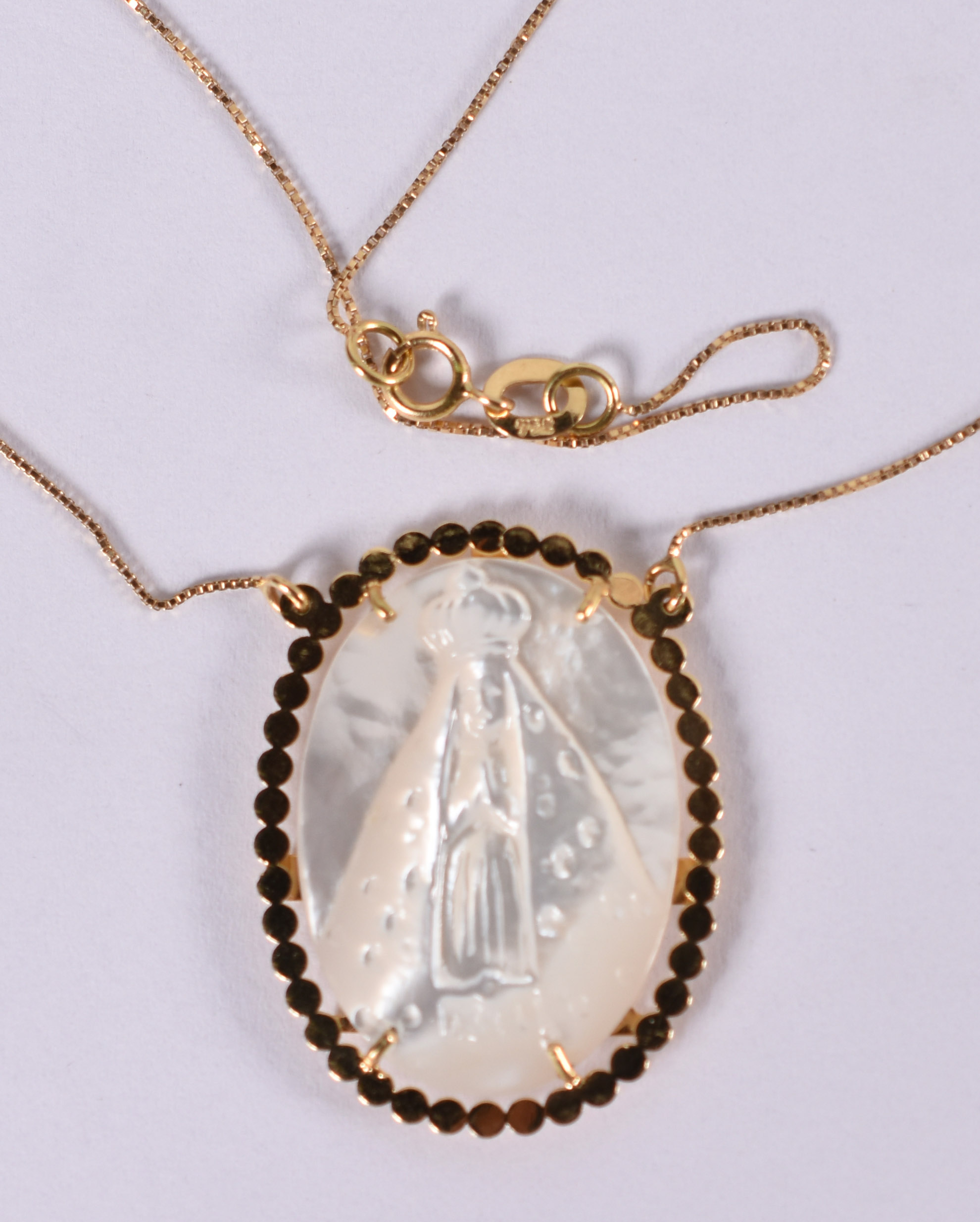 Gargantilha de ouro amarelo com imagem de Nossa Senhora Aparecida (... - foto 3 de 4