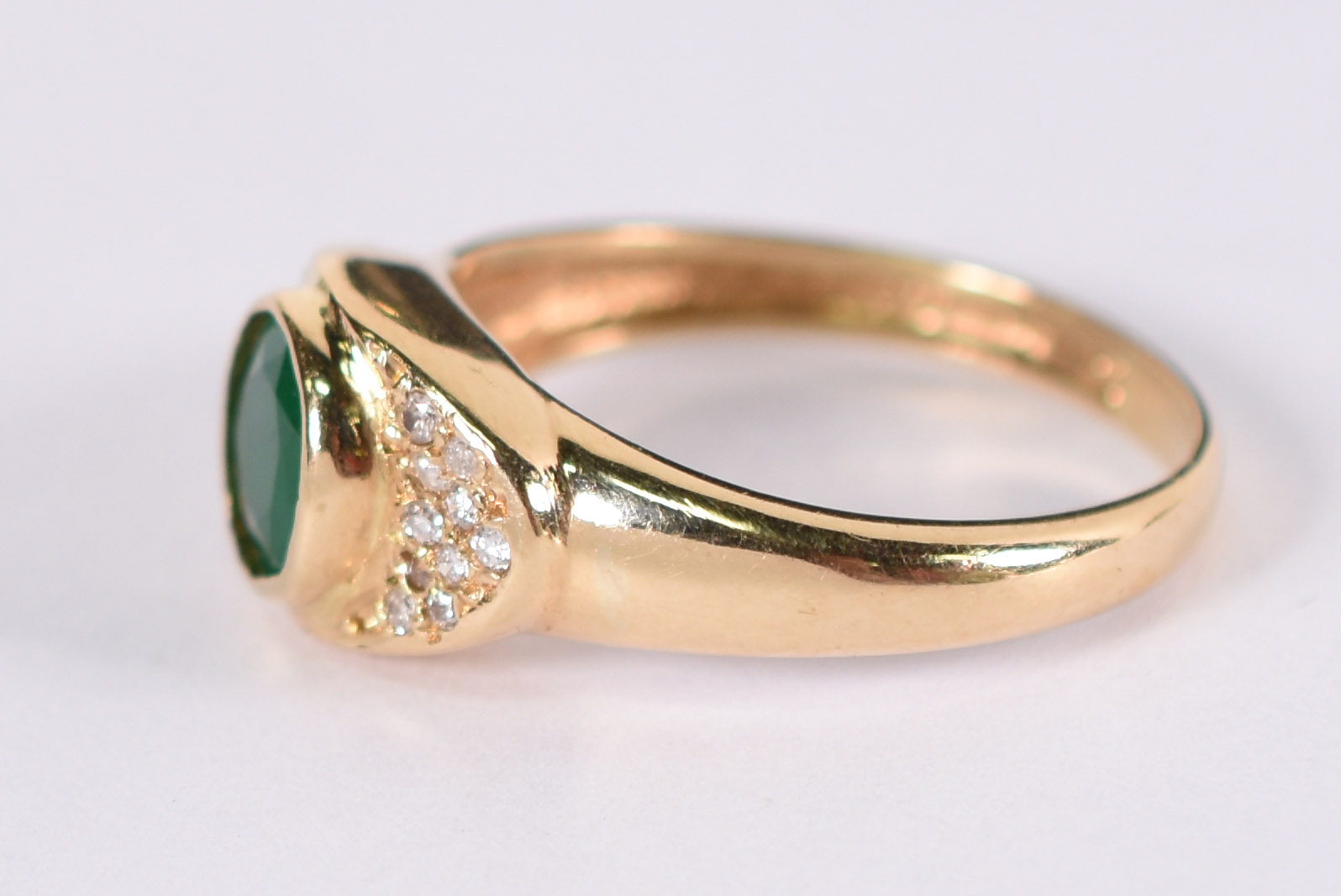 Anel de ouro amarelo com 20 brilhantes e 1 pedra verde . Aro 19 ( Por... - foto 3 de 5