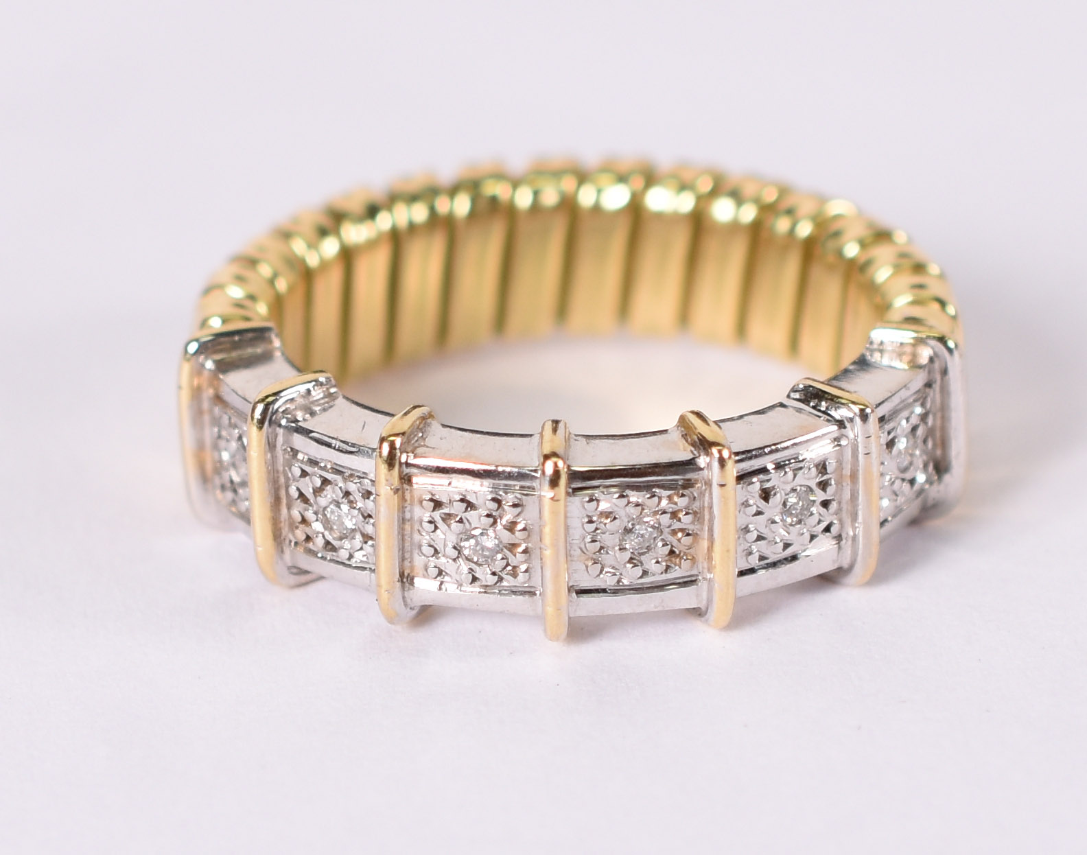 Anel de ouro amarelo e branco , maleável com 5 brilhantes . Aro ( Por... - foto 1 de 3