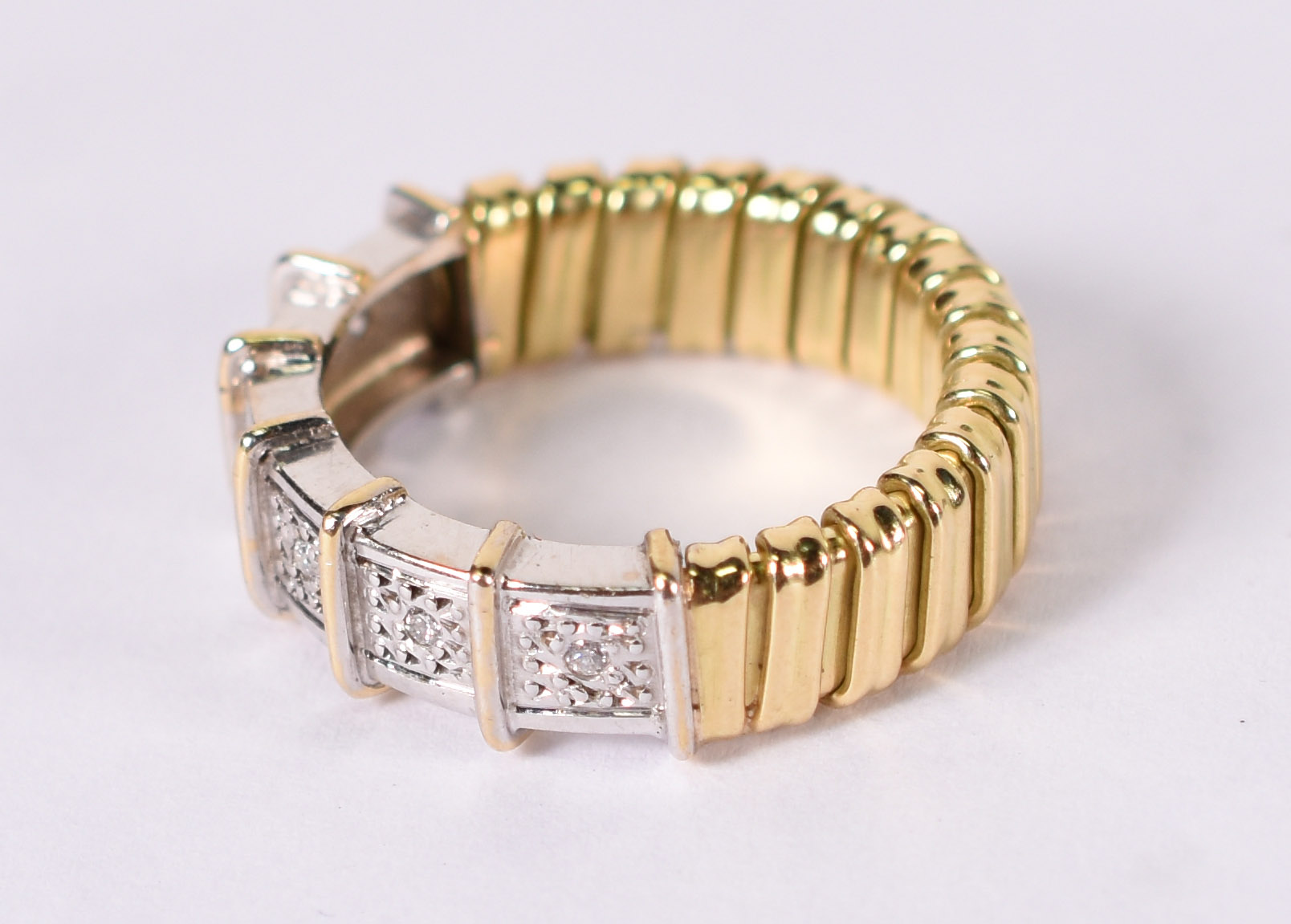 Anel de ouro amarelo e branco , maleável com 5 brilhantes . Aro ( Por... - foto 2 de 3