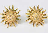 Par de brincos de ouro amarelo " tipo sol" com ... - Par de brincos de ouro amarelo " tipo sol" com 16 brilhantes  ( Por questão de segurança a peça não se encontra na loja ) 