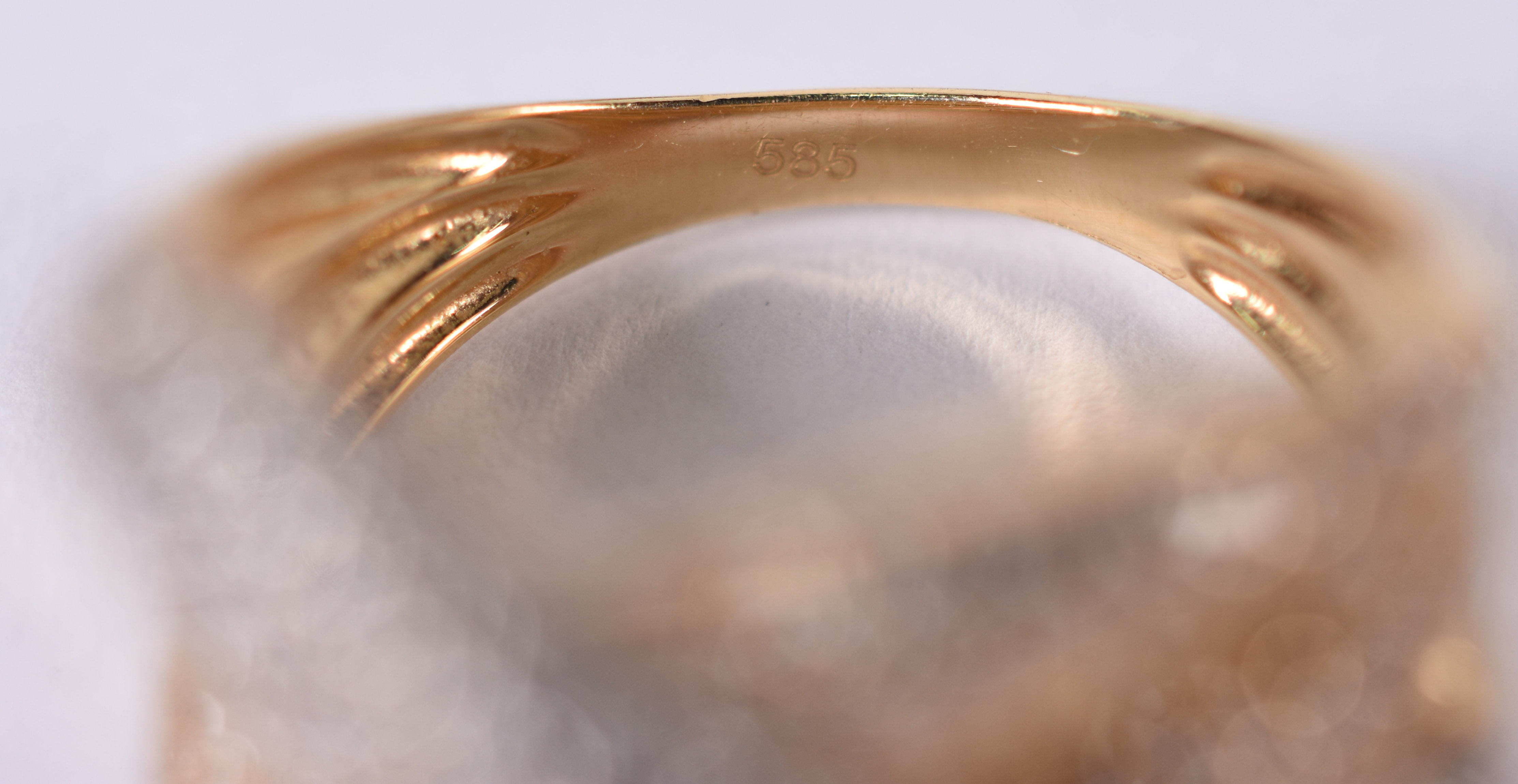 Anel de ouro 14 k entrelaçado com safiras brancas . Aro 17 ( Por... - foto 4 de 4