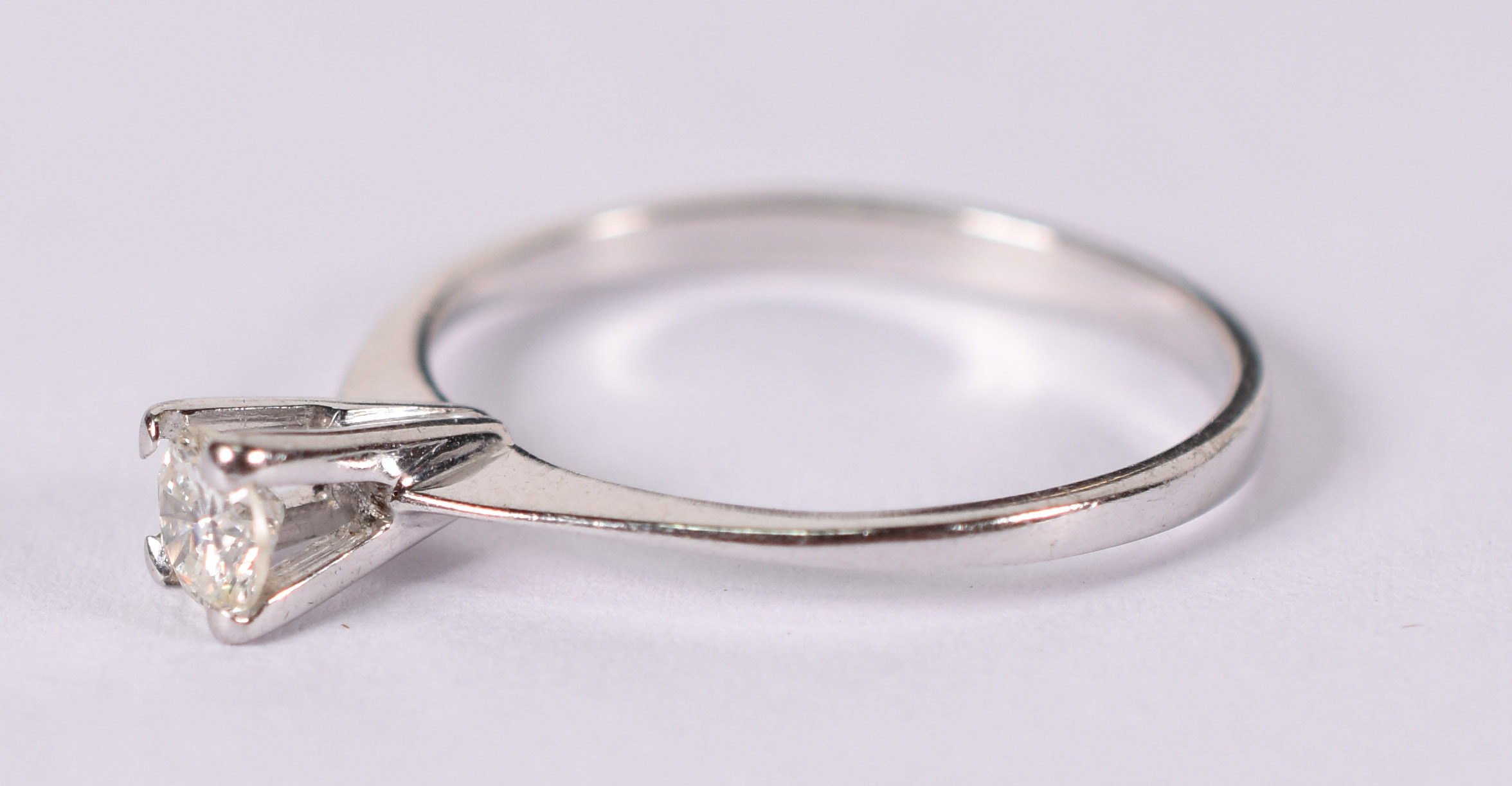 Anel solitário com 1 brilhante de 0,25 ct . Aro 17 ( Por questão de... - foto 2 de 3