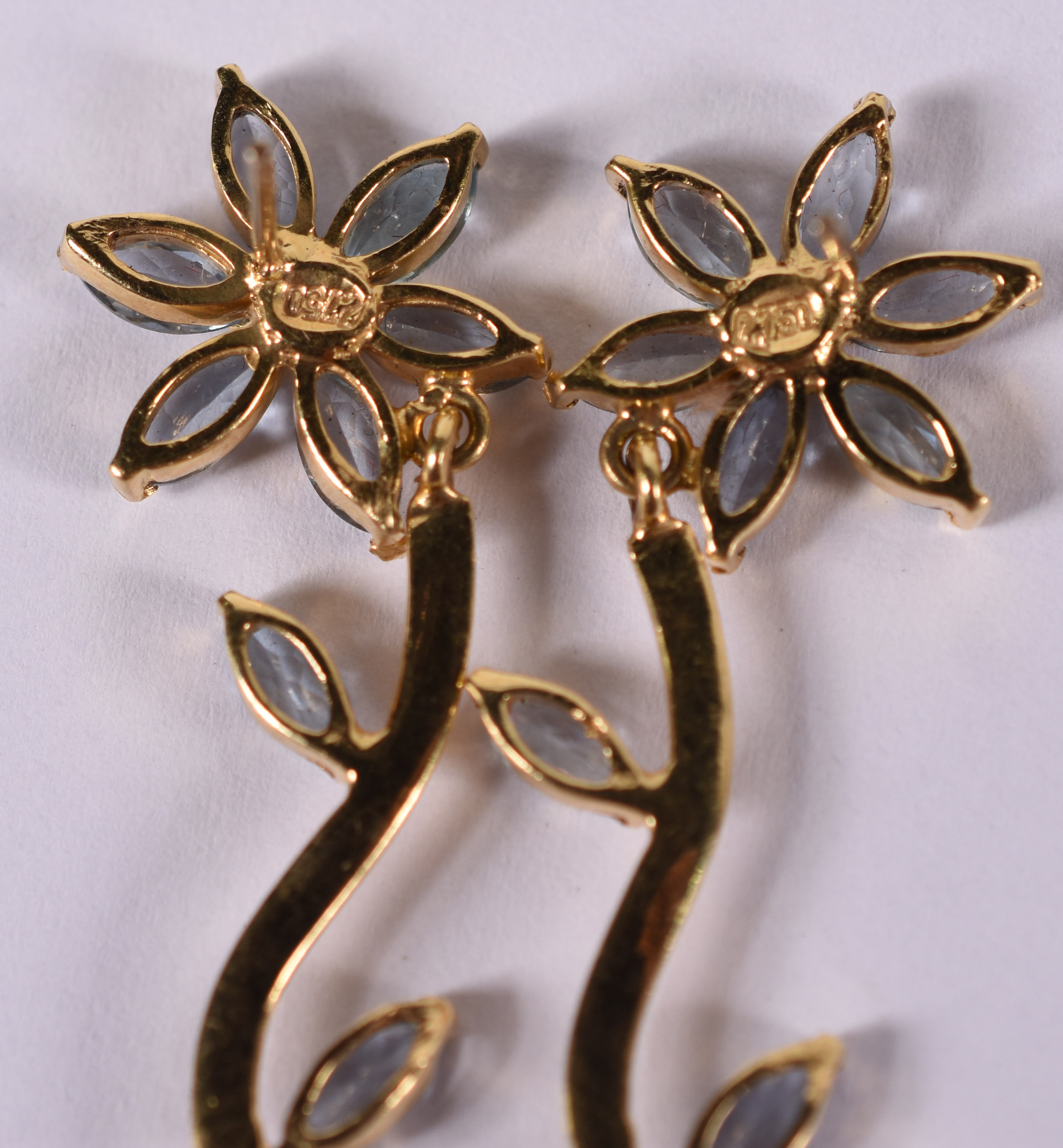 Par de brincos " tipo ramos de flor " de ouro e topázio ( Por questão... - foto 2 de 3