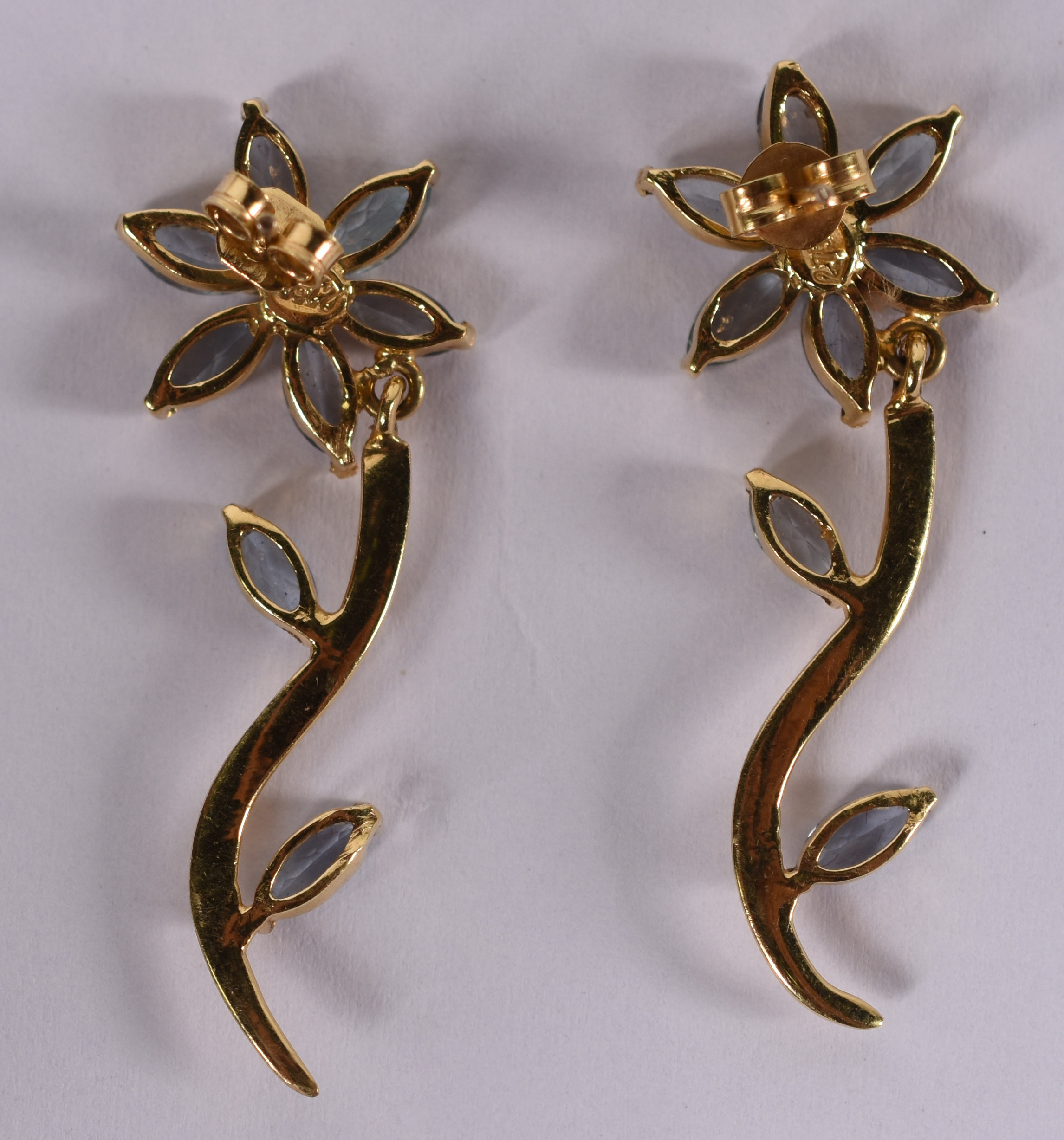 Par de brincos " tipo ramos de flor " de ouro e topázio ( Por questão... - foto 3 de 3