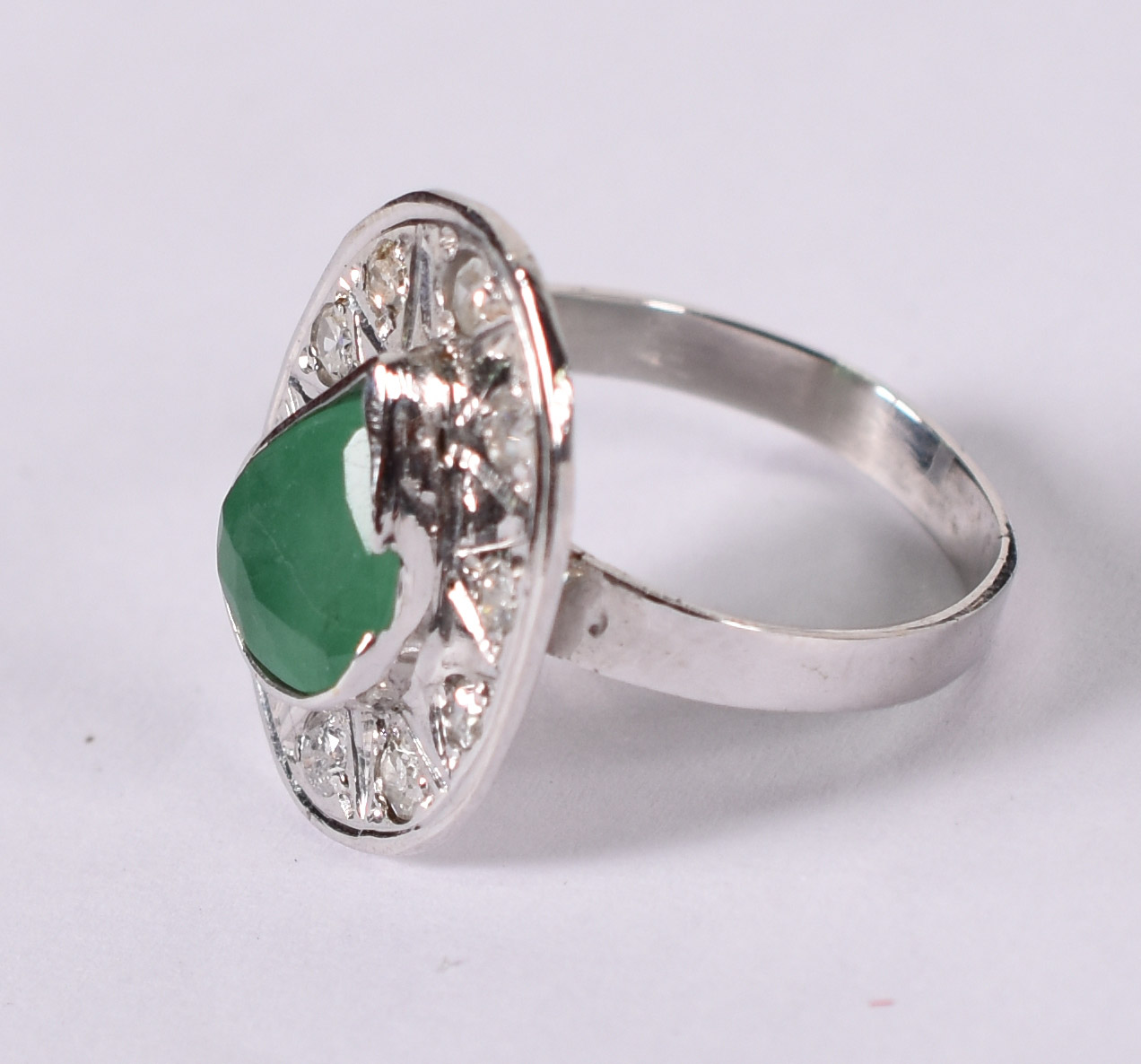 Anel de ouro branco com esmeralda e brilhante . Aro 16 ( Por questão... - foto 2 de 3