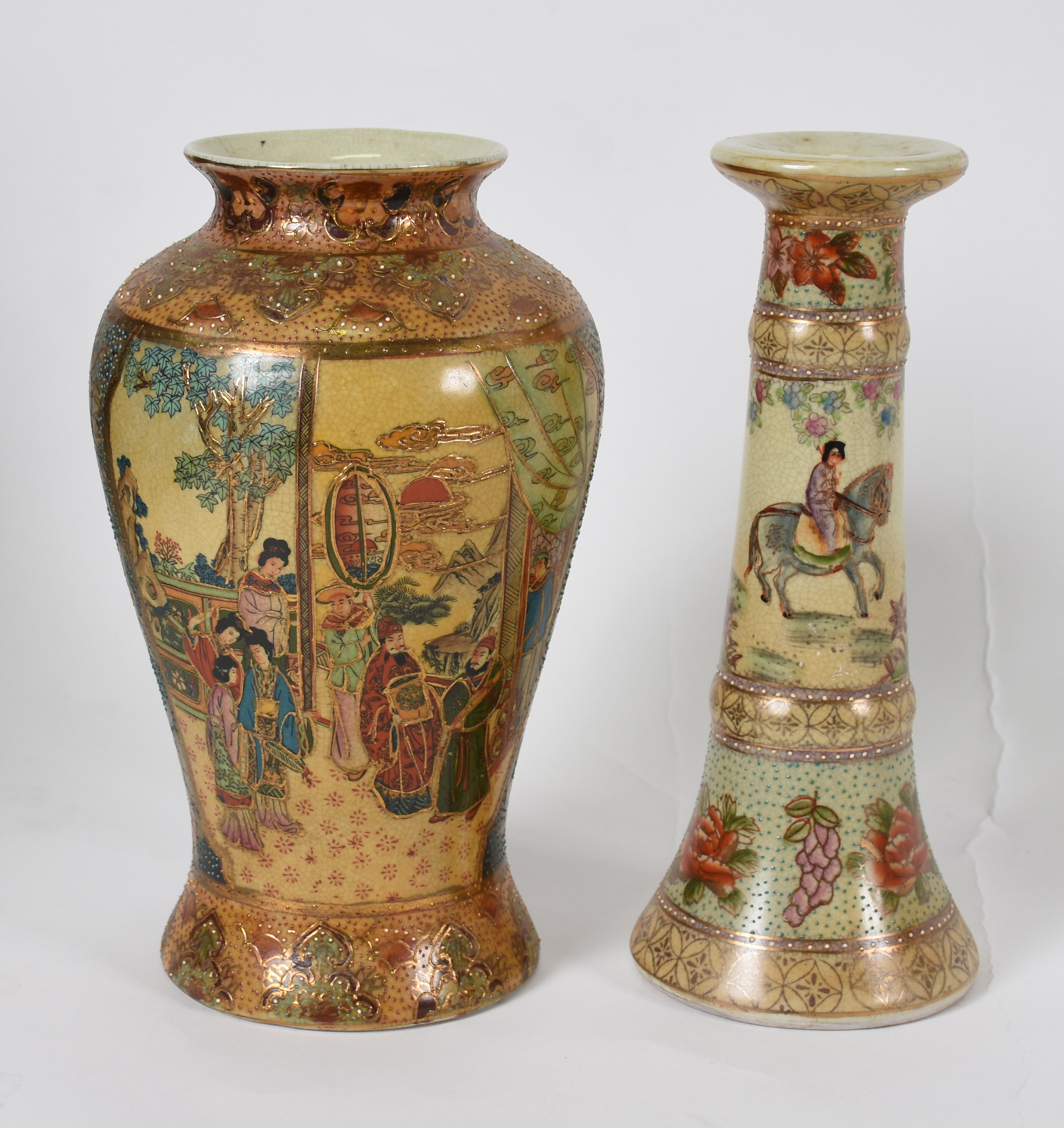 Duas peças de porcelana oriental, sendo Castiçal e vaso ao gosto... - foto 3 de 4