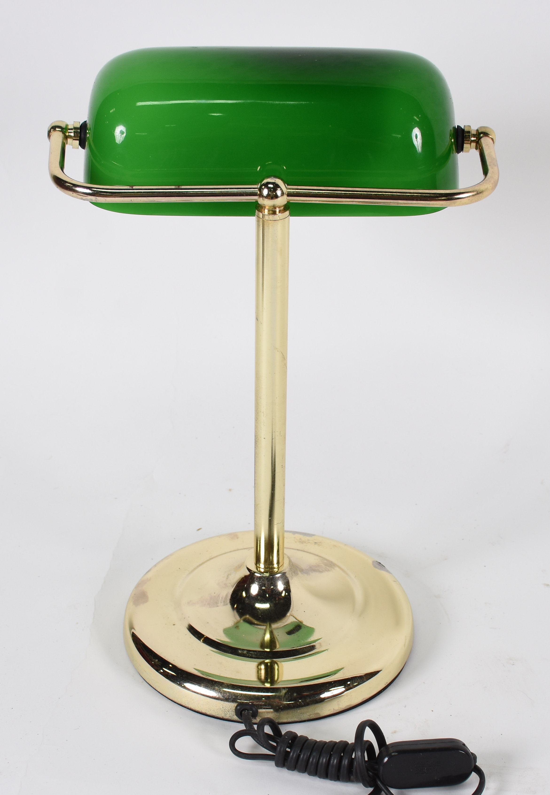 Abatjour de metal dourado com cúpula de vidro verde . - foto 3 de 3