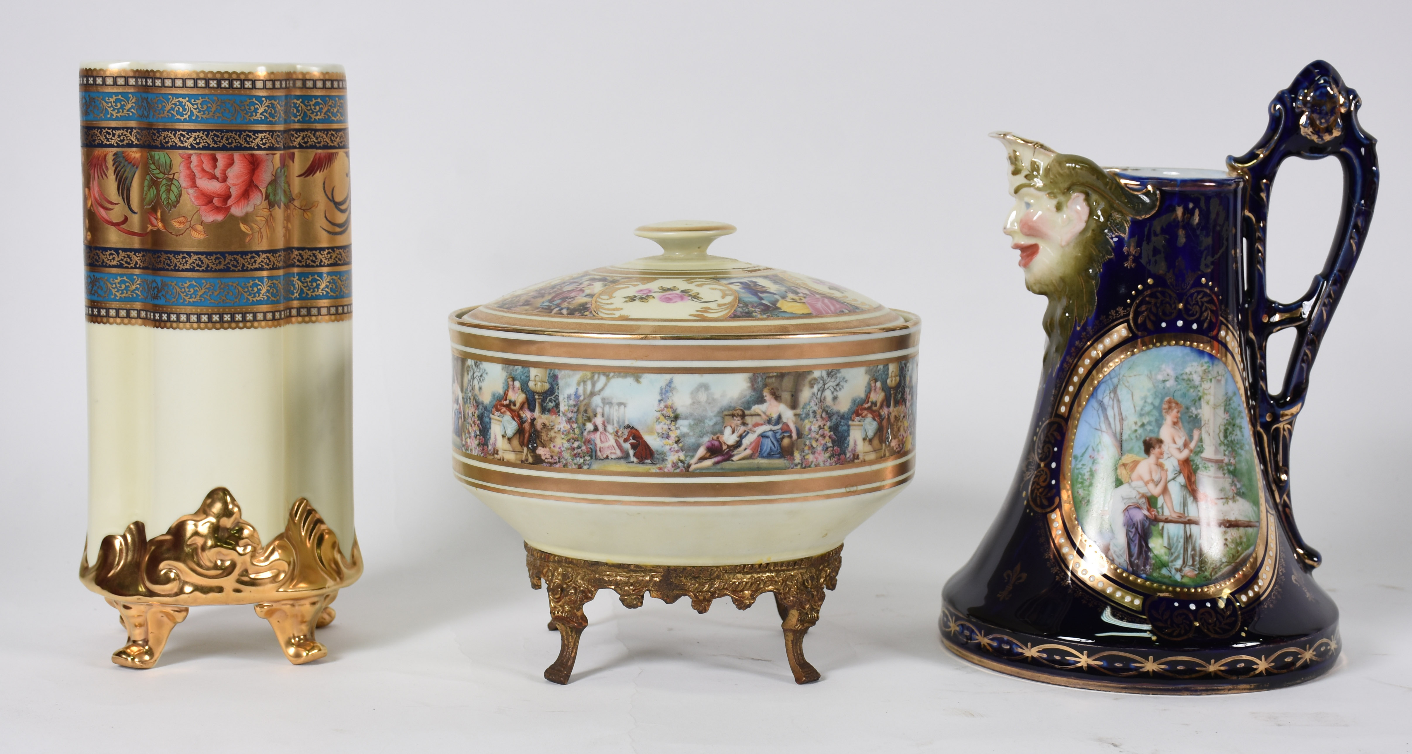 Três peças diversas de porcelana, sendo: , jarra , vaso " patria gold... - foto 2 de 4