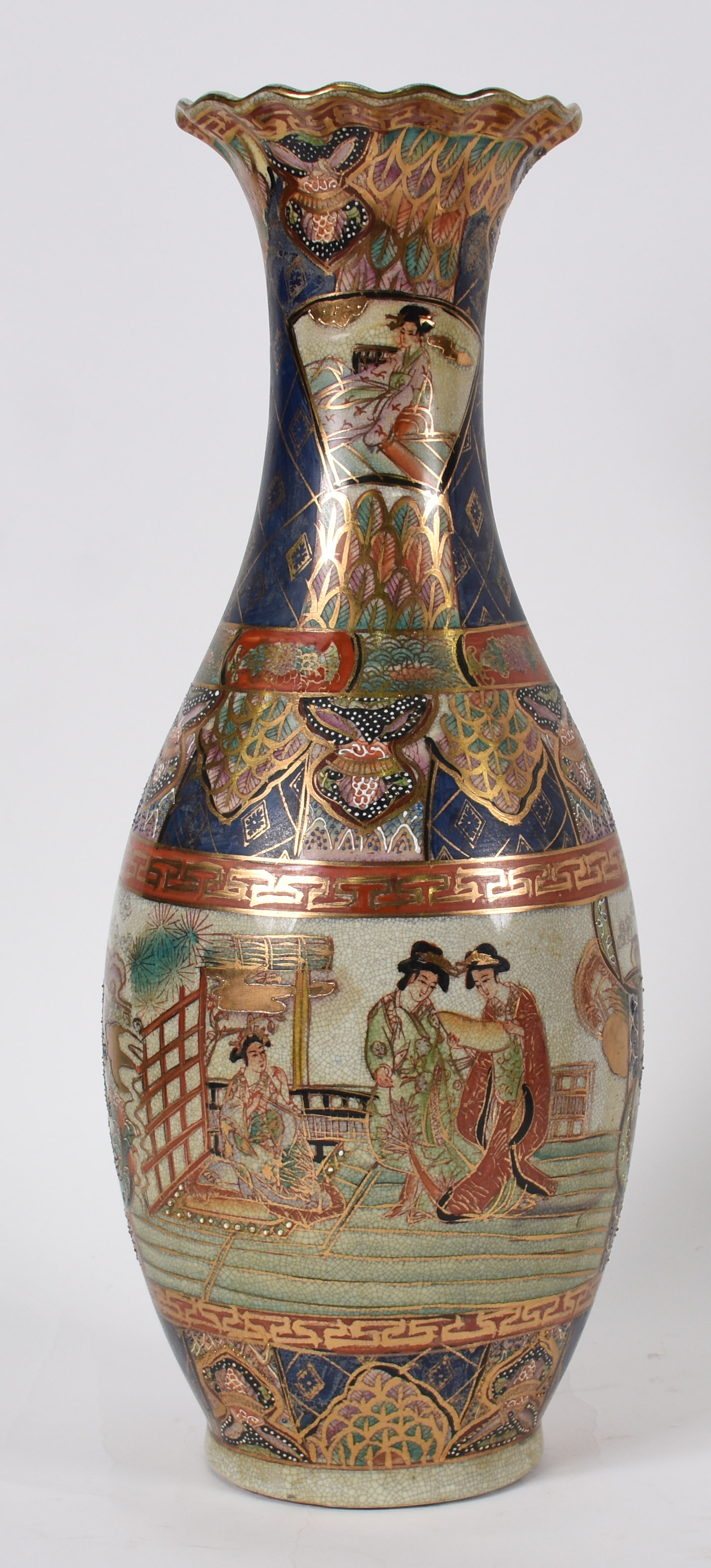 Vaso de porcelana chinesa decorada com gueixas em policromia e... - foto 1 de 4