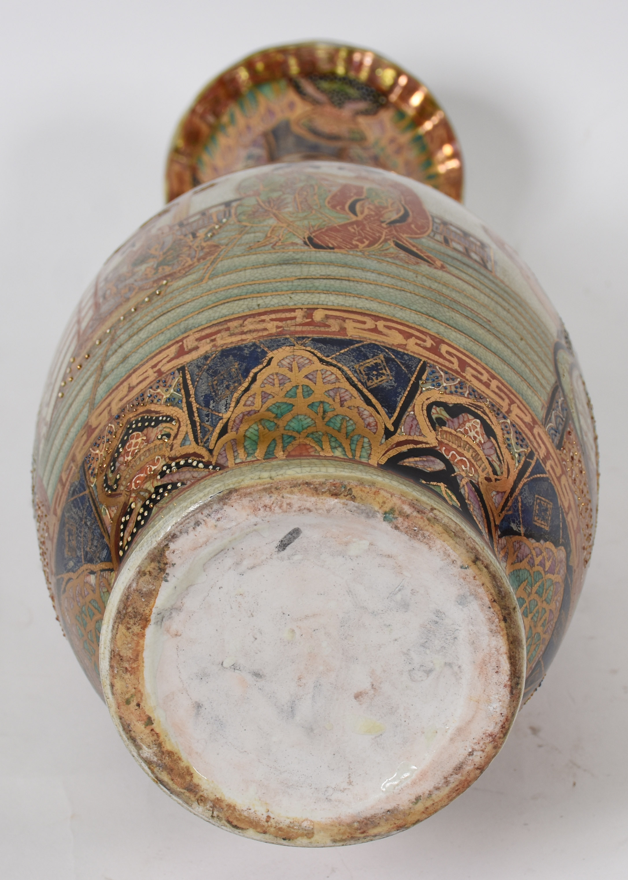Vaso de porcelana chinesa decorada com gueixas em policromia e... - foto 4 de 4