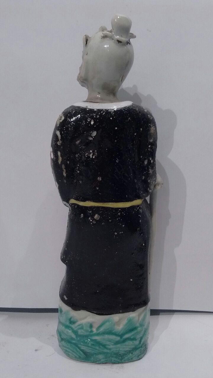 Escultura em porcelana chinesa policromada representando Li Tieguai... - foto 2 de 2