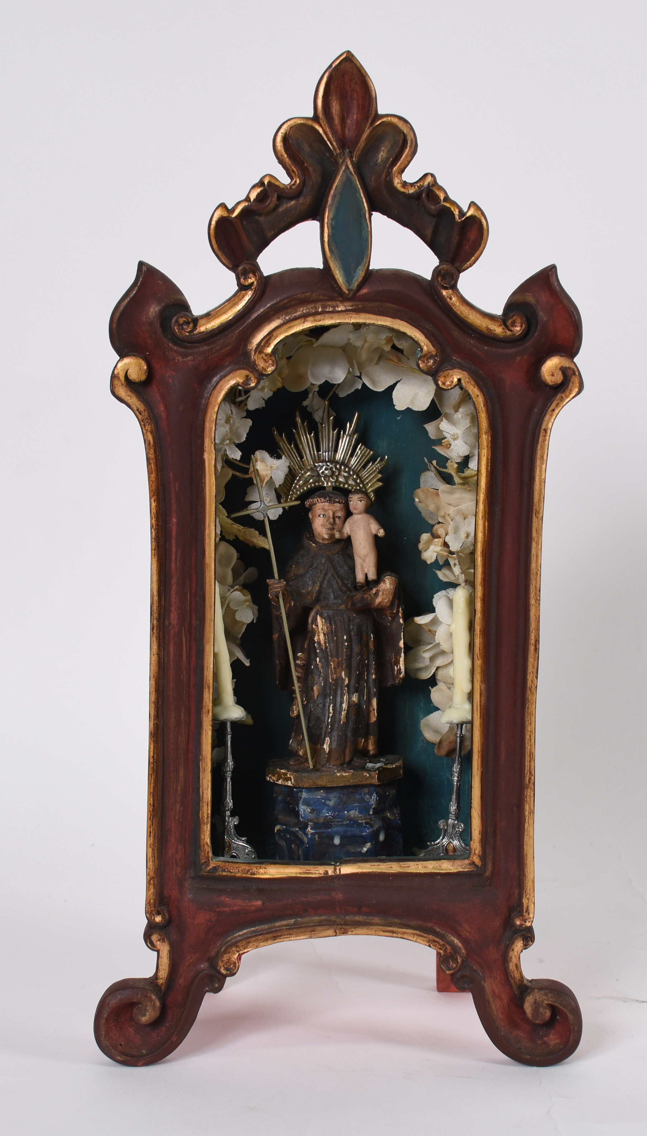 Pequeno Oratório de madeira patinada, interior com figura de santo... - foto 1 de 3