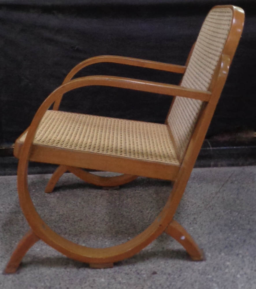Conjunto composto de um sofá para 2 lugares e 2 poltronas de braços... - foto 4 de 5
